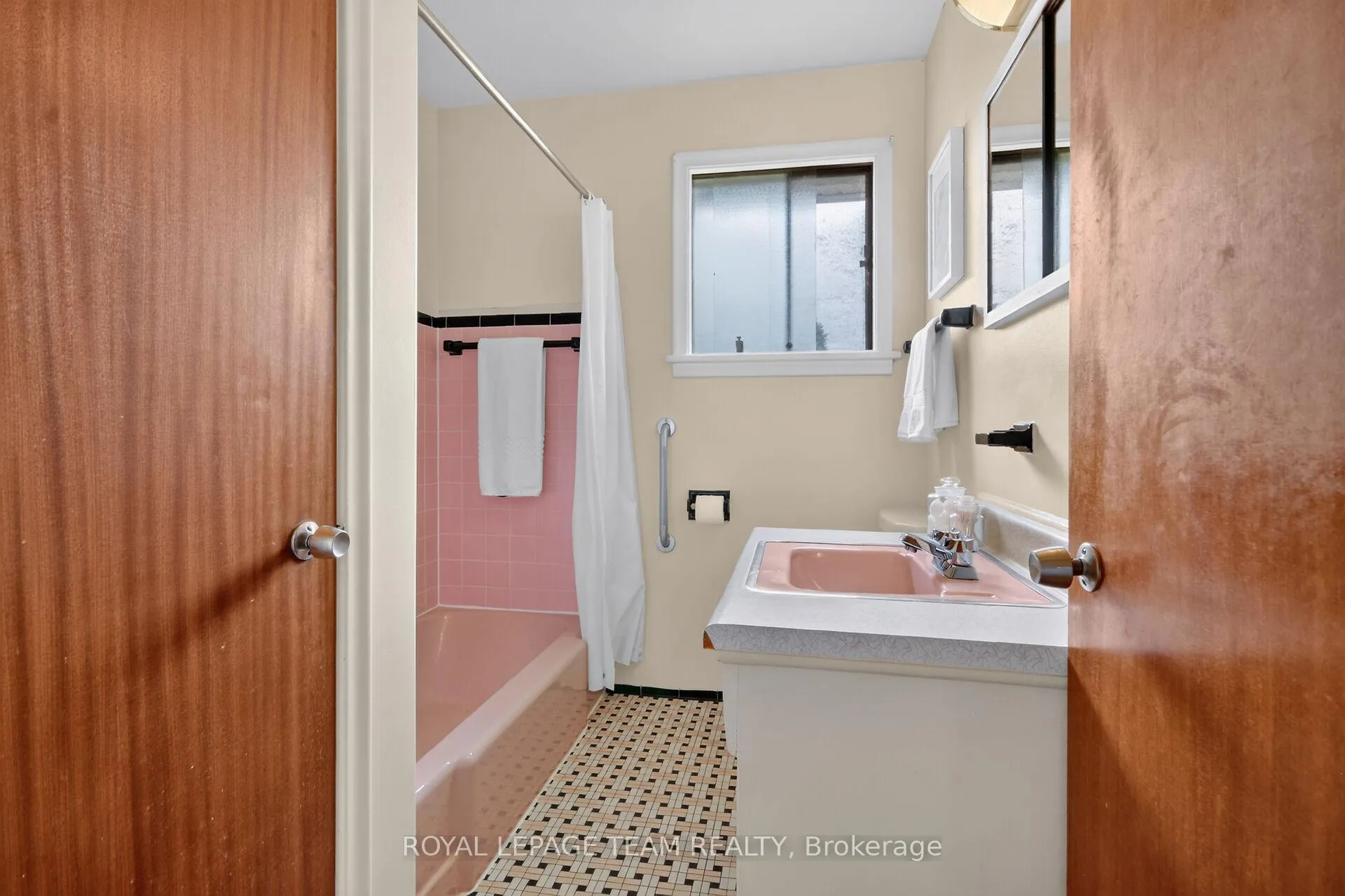 Photo 17 of 1768 Laxton Crescent, Ottawa, Bel Air Heights — HOMEH