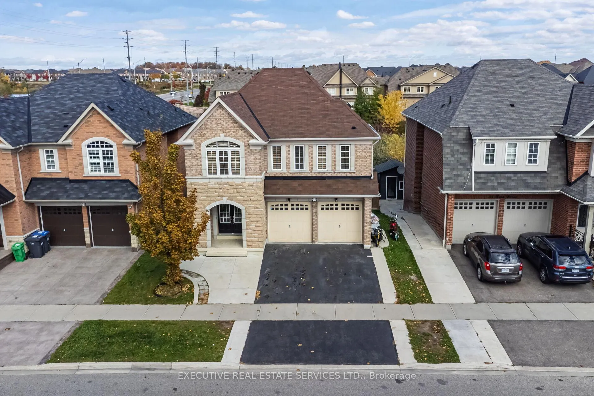 Photo 3 of 37 Ross Drive, Brampton, Sandringham-Wellington — HOMEH
