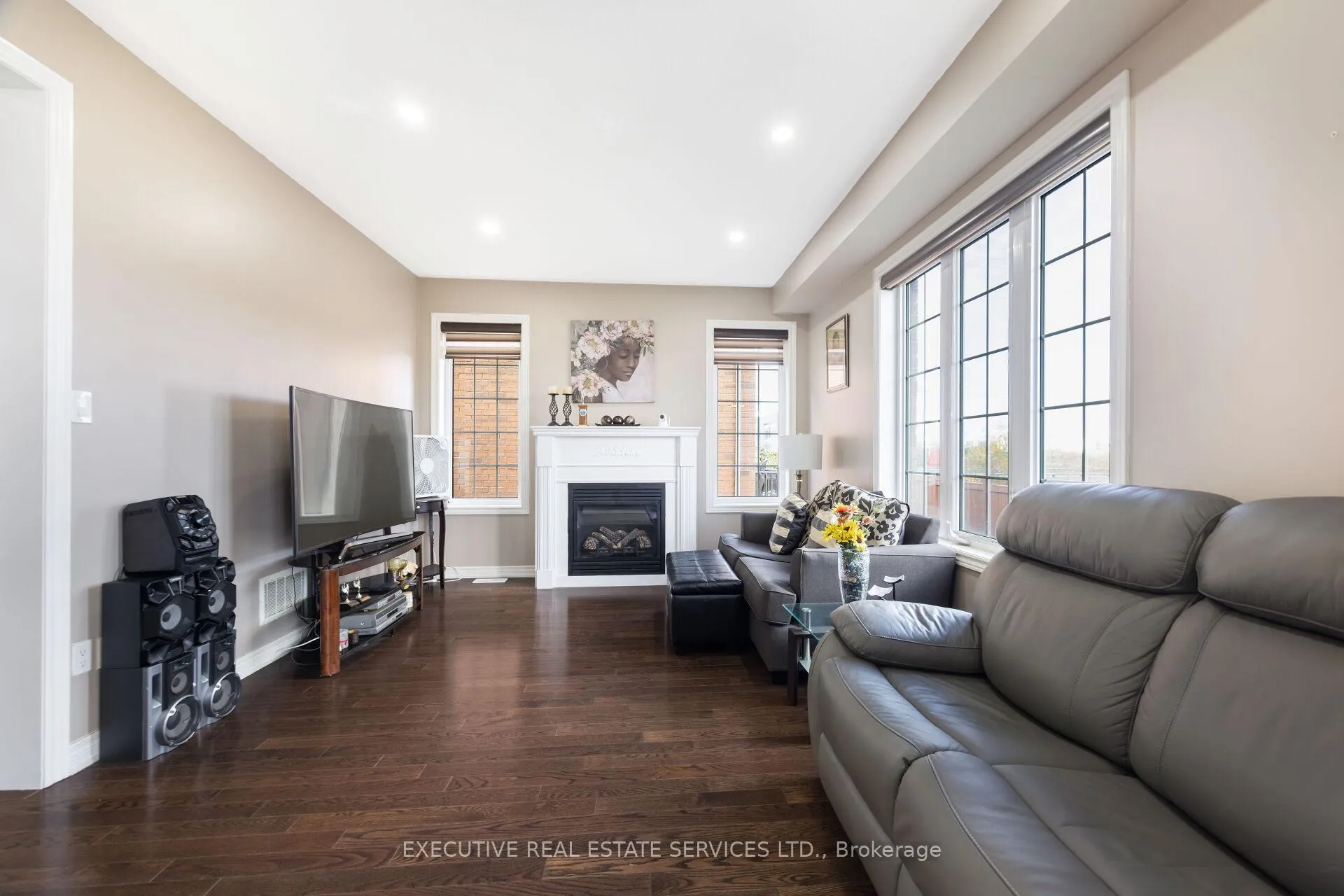 Photo 11 of 37 Ross Drive, Brampton, Sandringham-Wellington — HOMEH