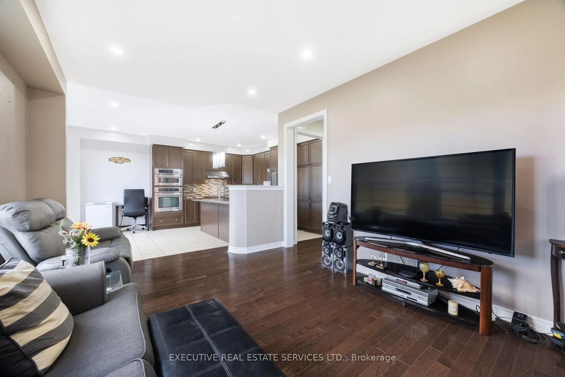 Photo 13 of 37 Ross Drive, Brampton, Sandringham-Wellington — HOMEH