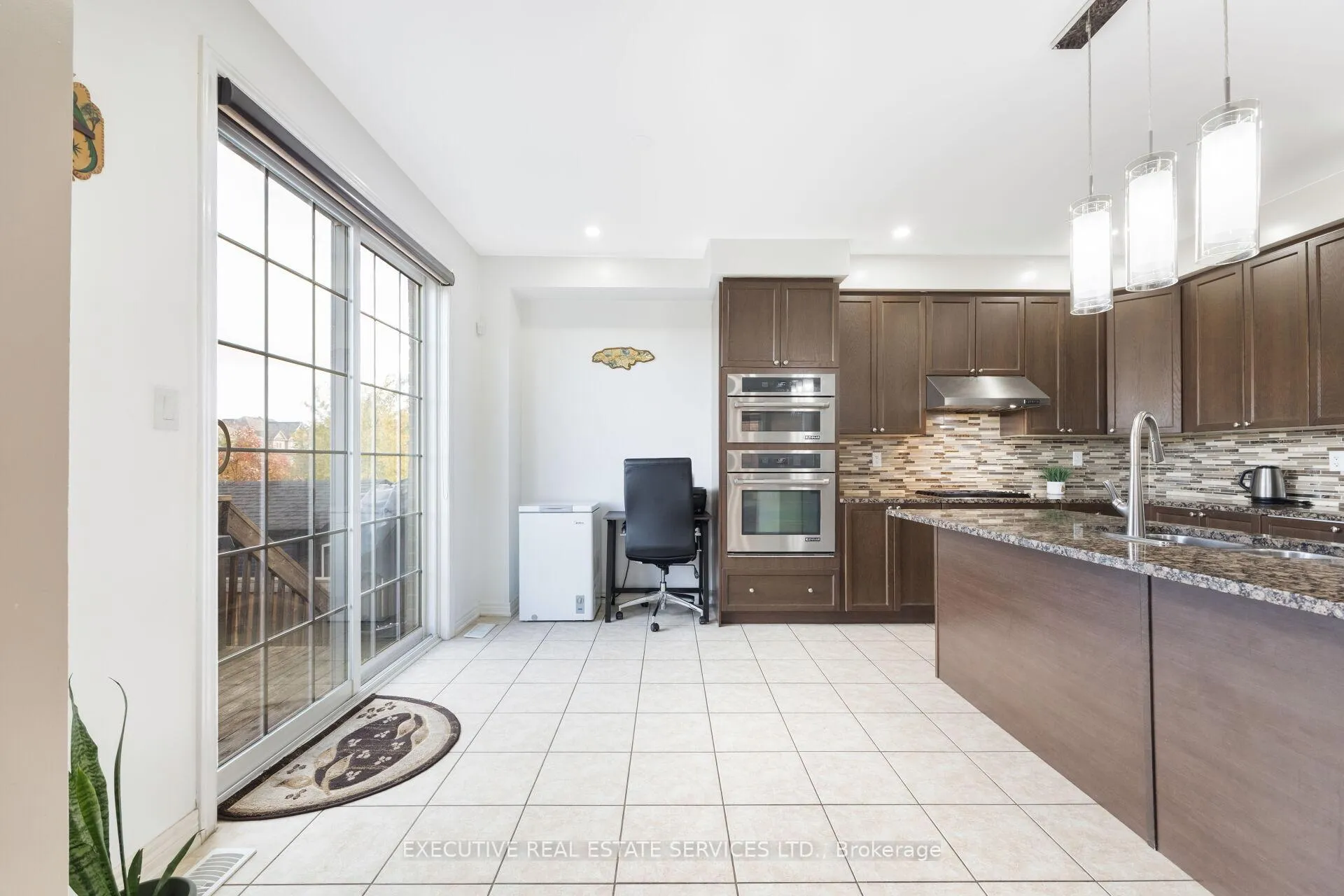 Photo 14 of 37 Ross Drive, Brampton, Sandringham-Wellington — HOMEH