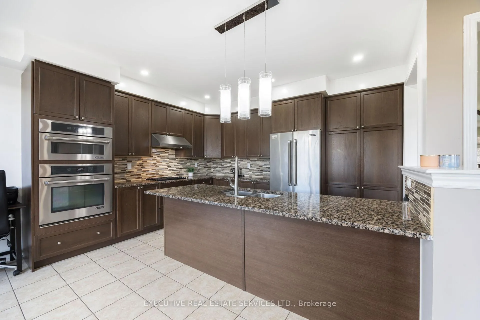 Photo 15 of 37 Ross Drive, Brampton, Sandringham-Wellington — HOMEH