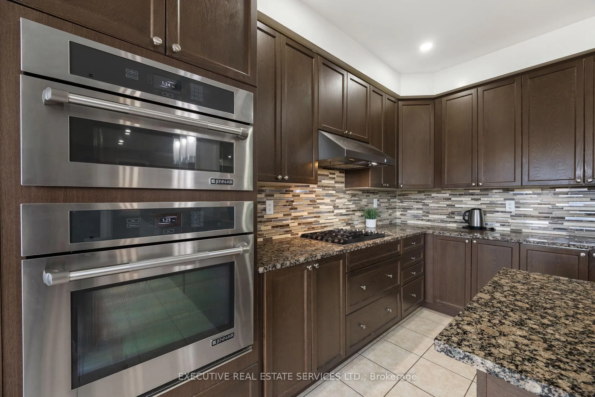 Photo 16 of 37 Ross Drive, Brampton, Sandringham-Wellington — HOMEH