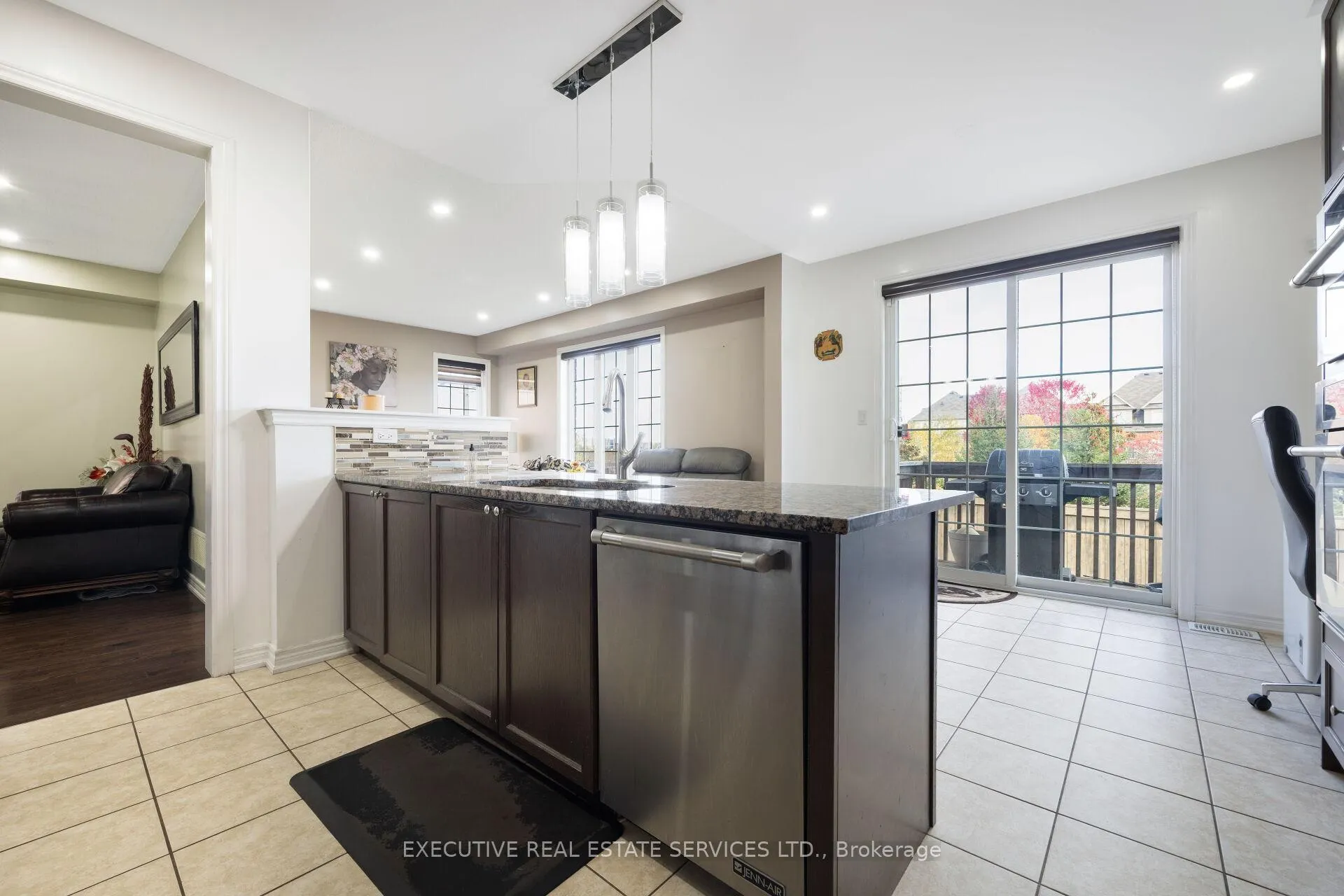 Photo 17 of 37 Ross Drive, Brampton, Sandringham-Wellington — HOMEH