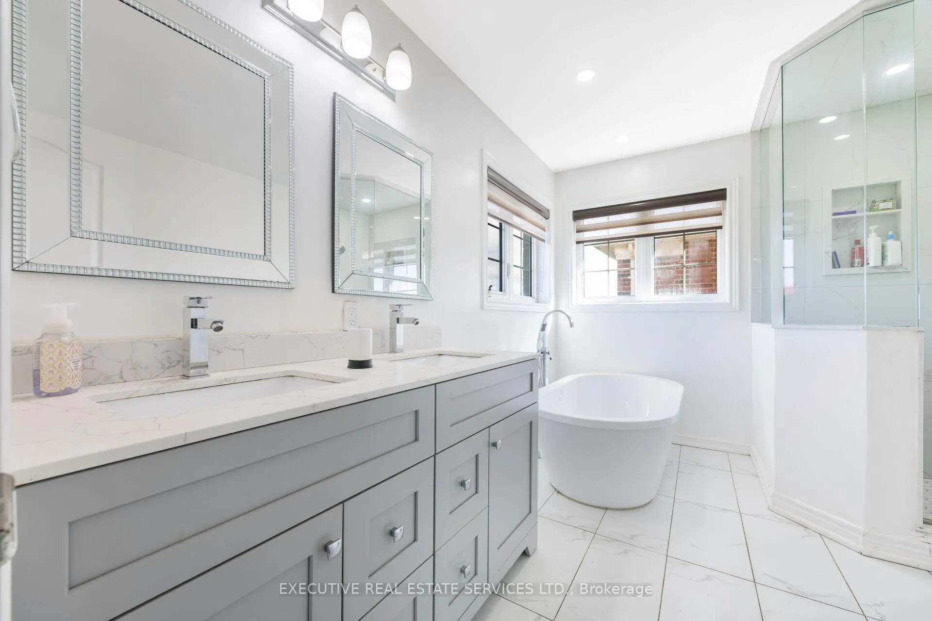 Photo 24 of 37 Ross Drive, Brampton, Sandringham-Wellington — HOMEH