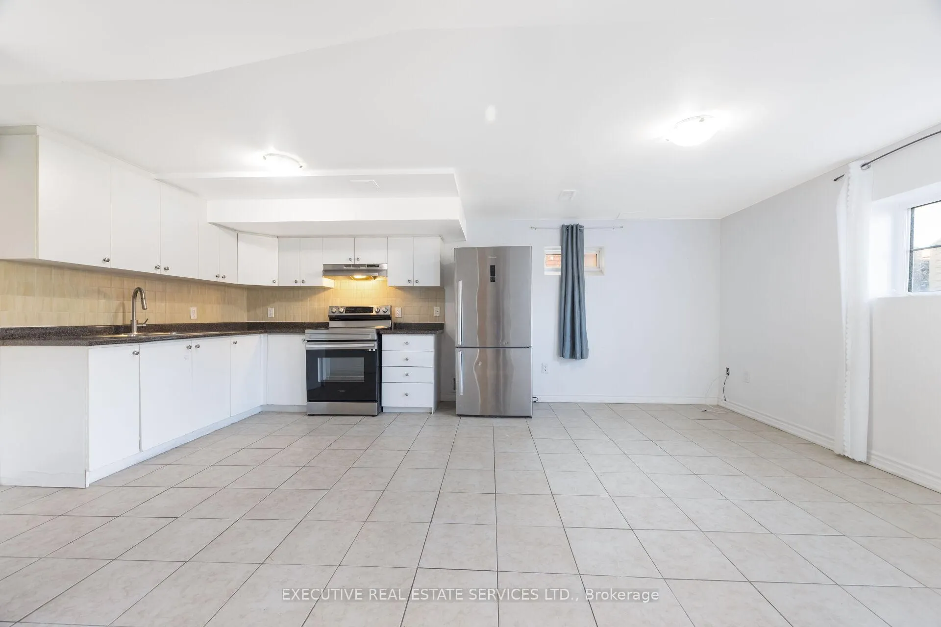 Photo 36 of 37 Ross Drive, Brampton, Sandringham-Wellington — HOMEH