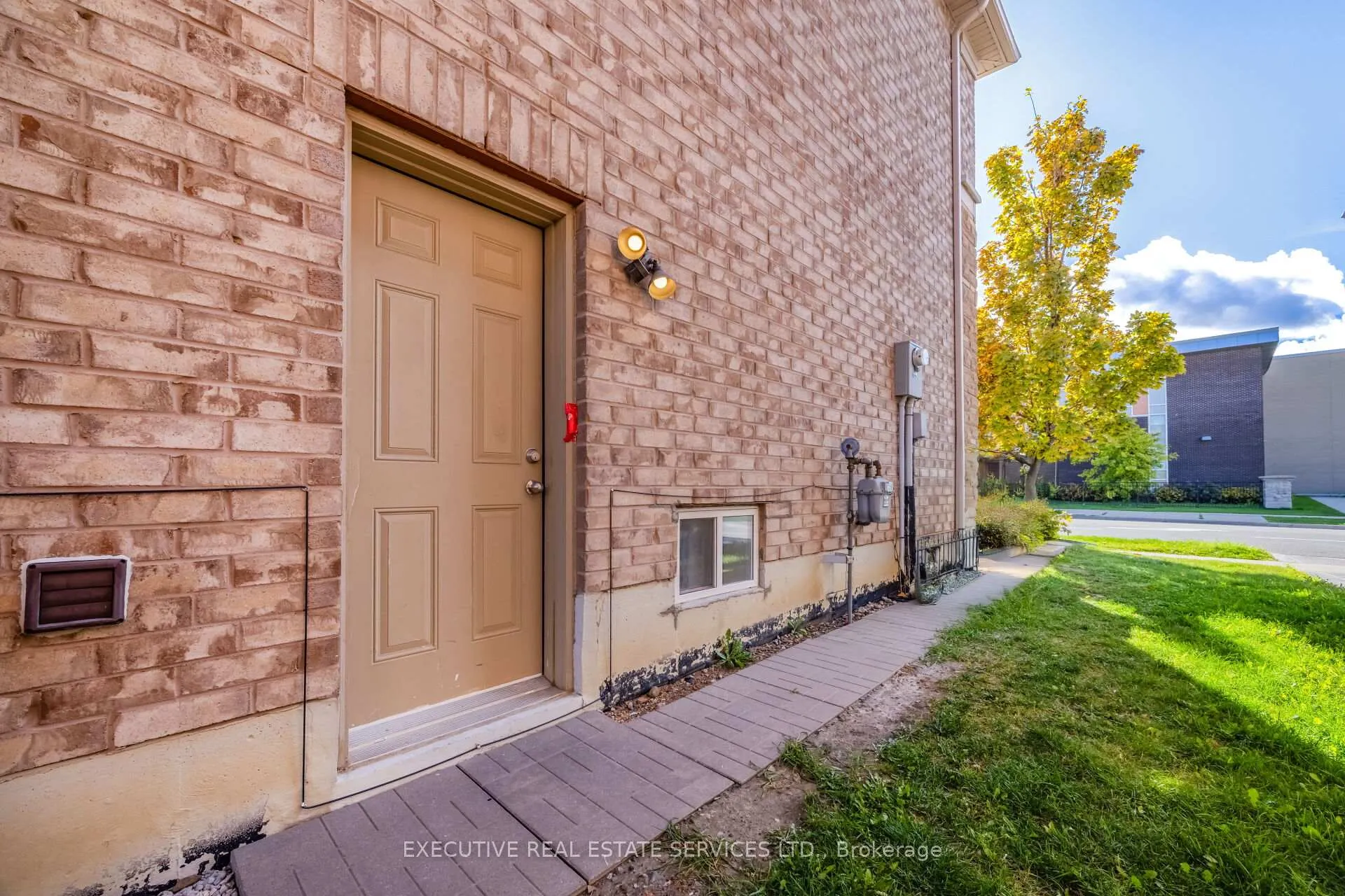 Photo 41 of 37 Ross Drive, Brampton, Sandringham-Wellington — HOMEH