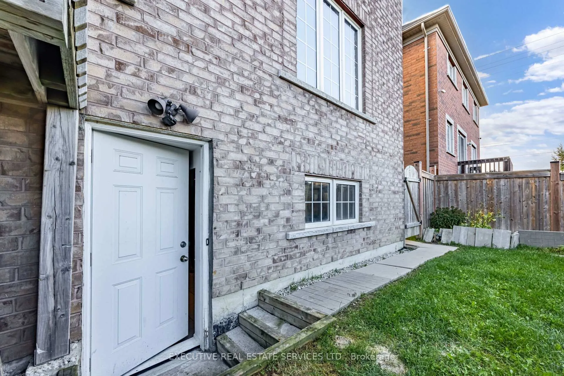 Photo 43 of 37 Ross Drive, Brampton, Sandringham-Wellington — HOMEH