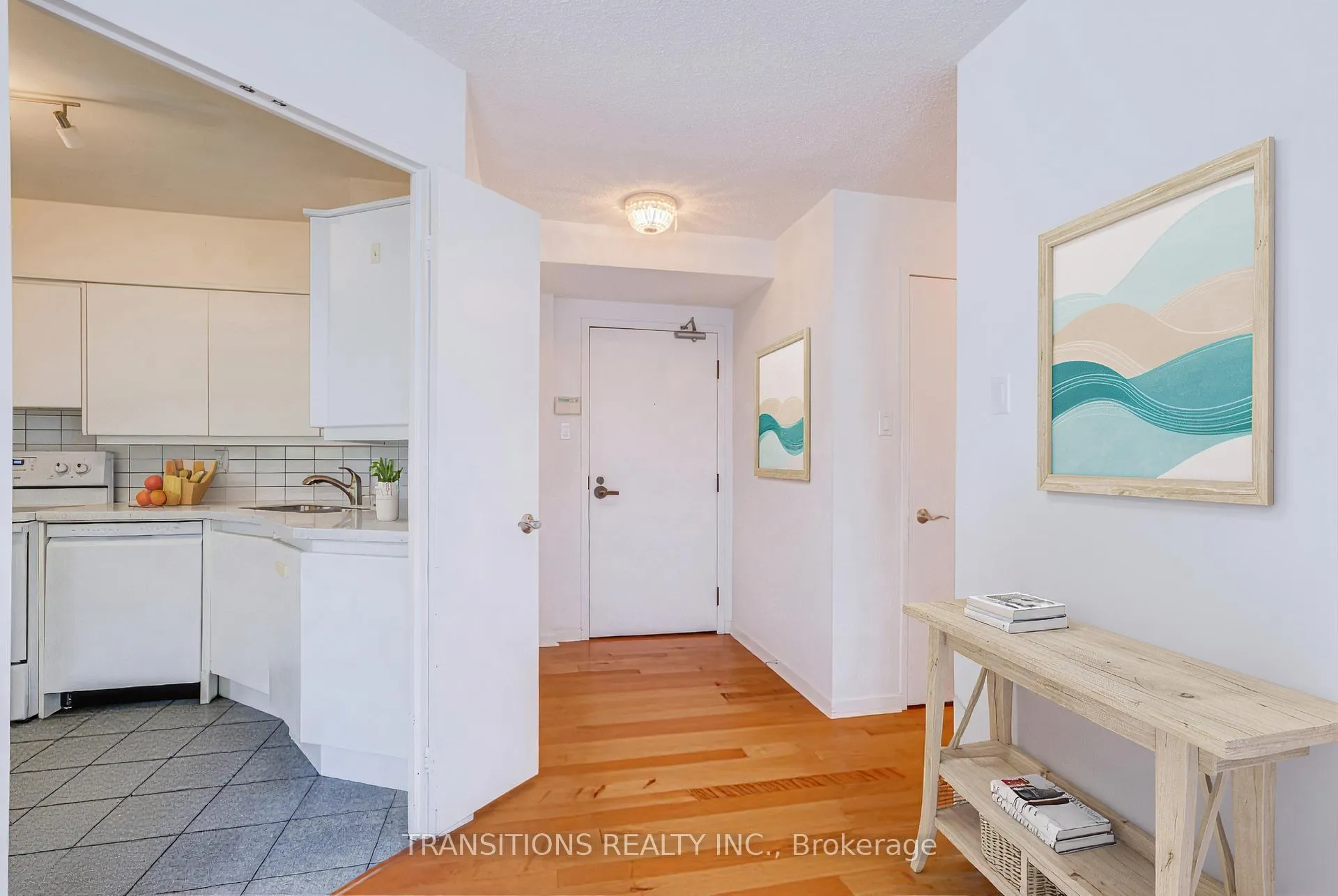 Front of Unit 610, 25 Maitland Street