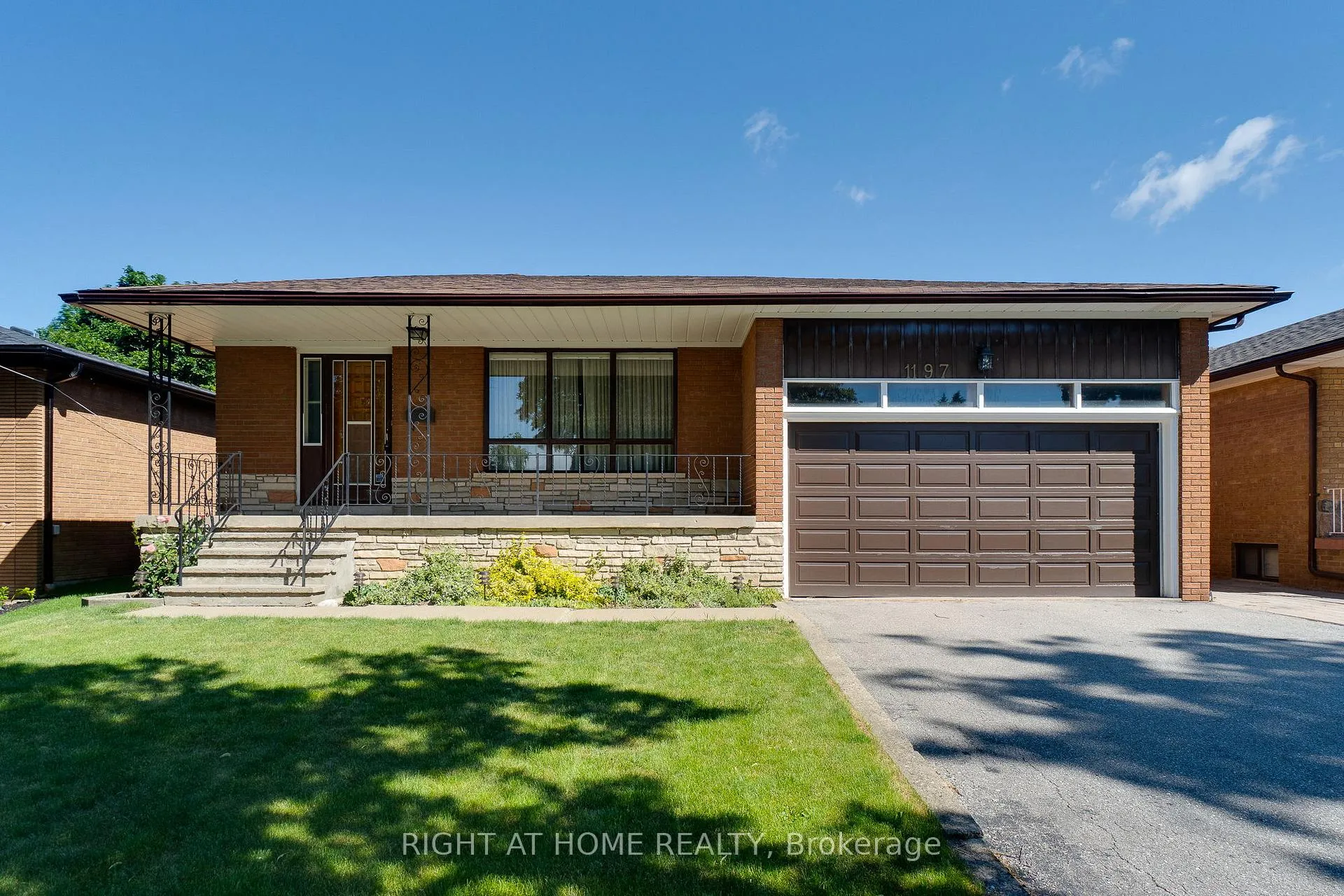 Photo 1 of 1197 Shamir Crescent, Mississauga, Erindale — HOMEH