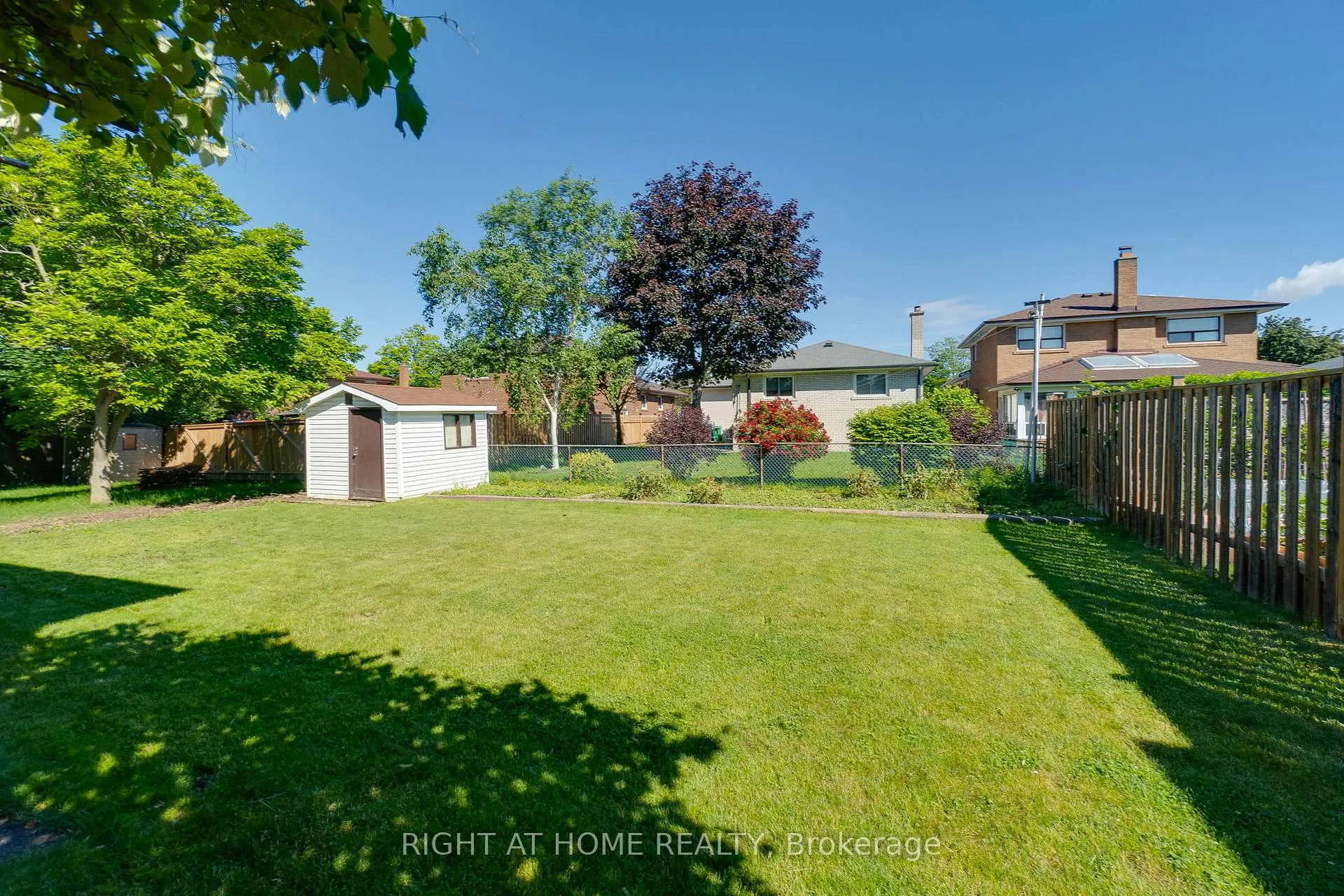 Photo 4 of 1197 Shamir Crescent, Mississauga, Erindale — HOMEH