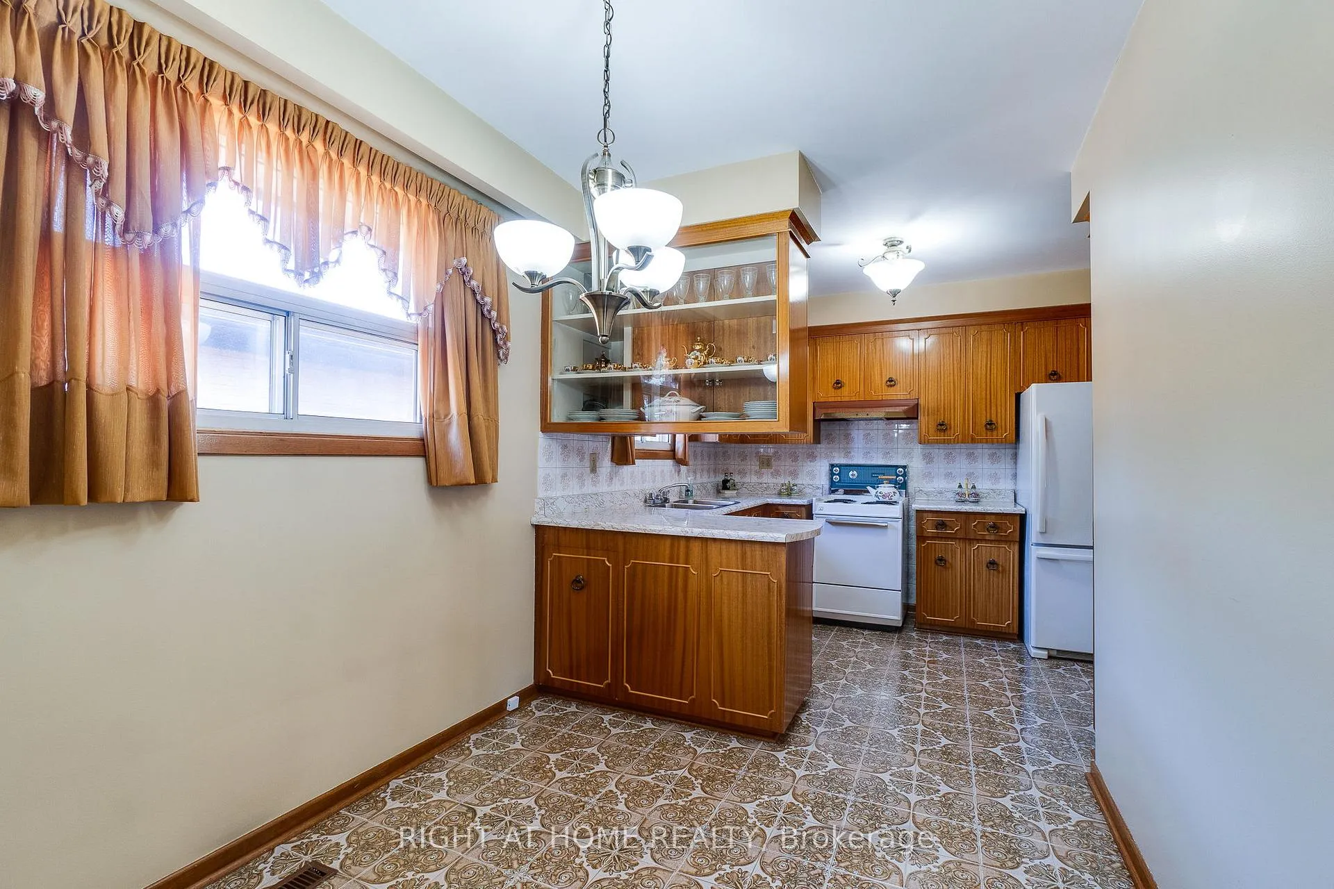 Photo 6 of 1197 Shamir Crescent, Mississauga, Erindale — HOMEH