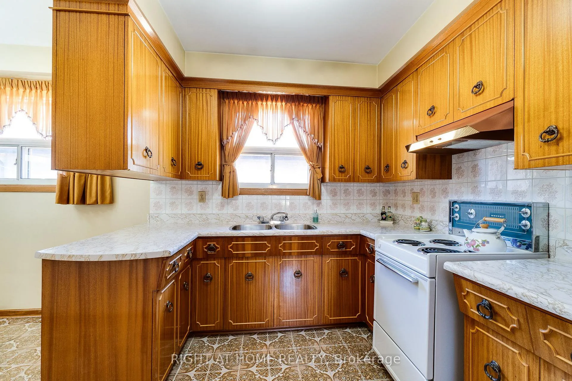 Photo 7 of 1197 Shamir Crescent, Mississauga, Erindale — HOMEH