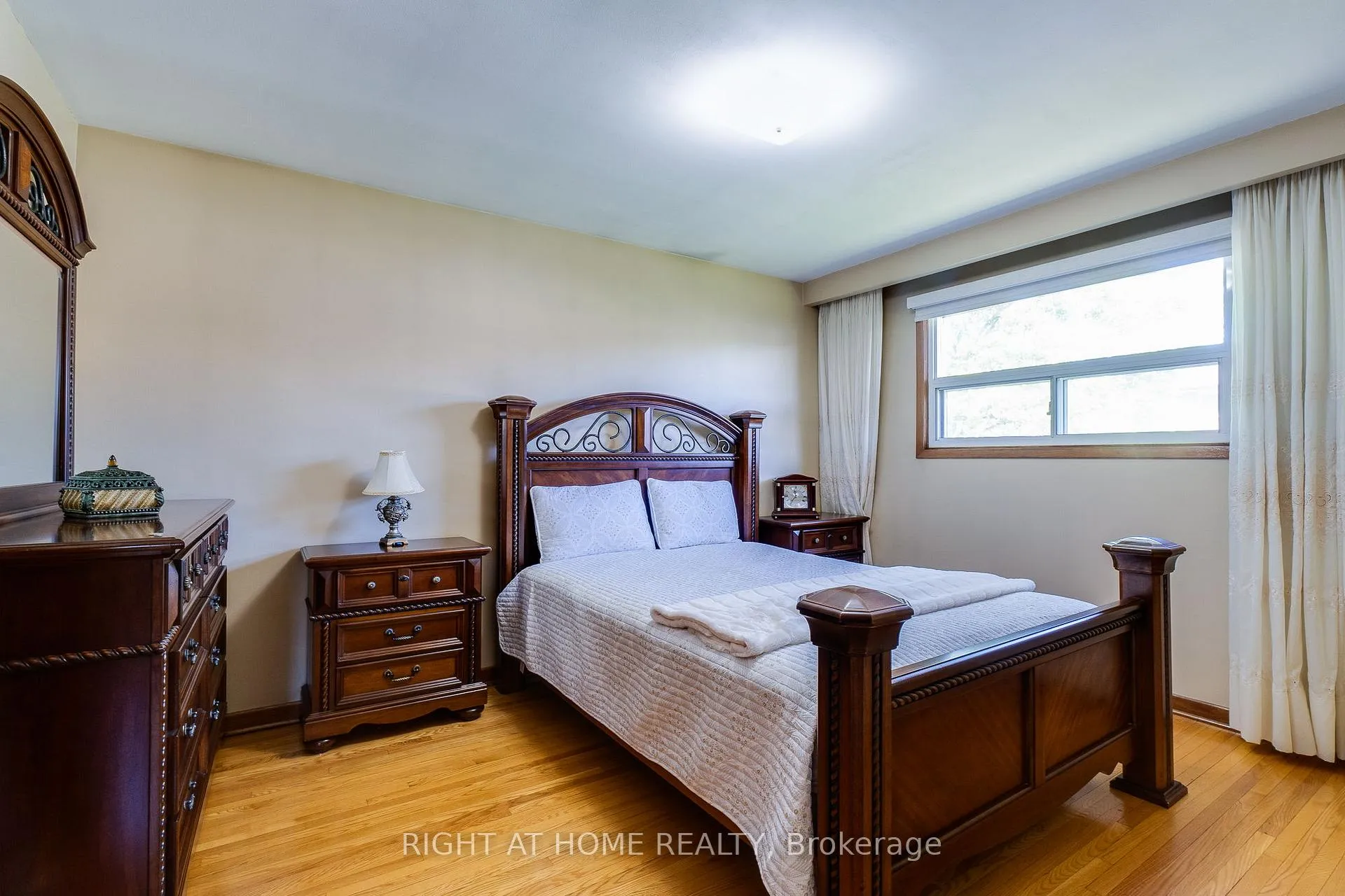 Photo 11 of 1197 Shamir Crescent, Mississauga, Erindale — HOMEH