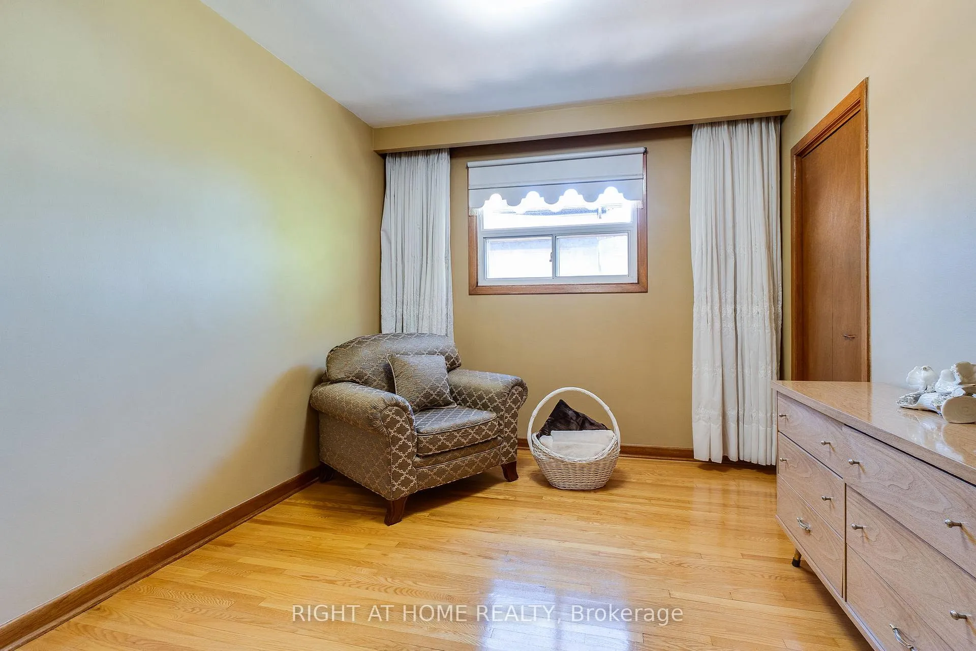 Photo 12 of 1197 Shamir Crescent, Mississauga, Erindale — HOMEH