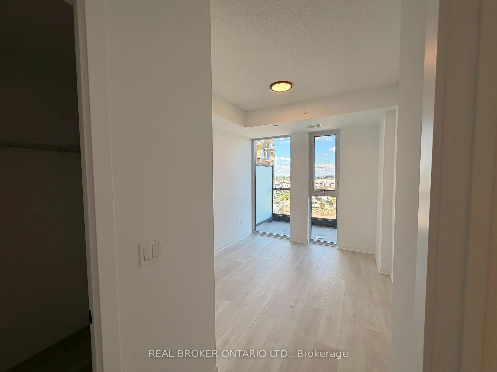 Photo 4 of Unit D701, 4878 Powers Common, Burlington, Alton — HOMEH