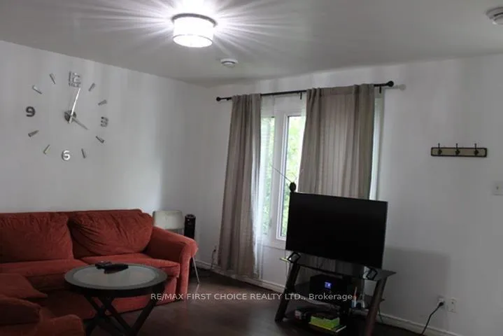 Photo 4 of 516 Wentworth Crescent, Thunder Bay, County Park — HOMEH
