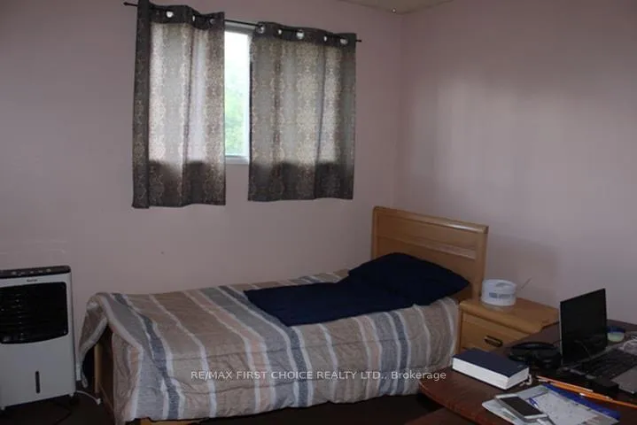 Photo 11 of 516 Wentworth Crescent, Thunder Bay, County Park — HOMEH