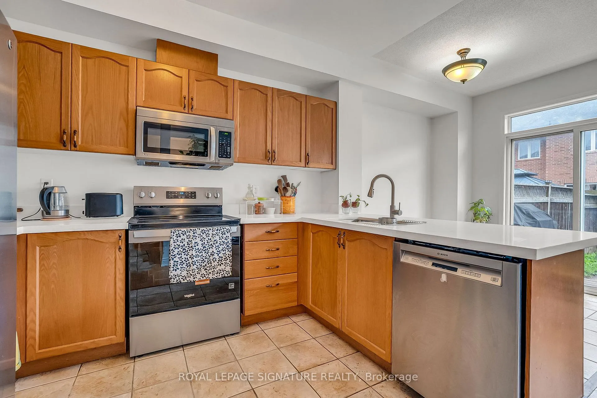 Photo 12 of 17 Croker Drive, Ajax, South East — HOMEH