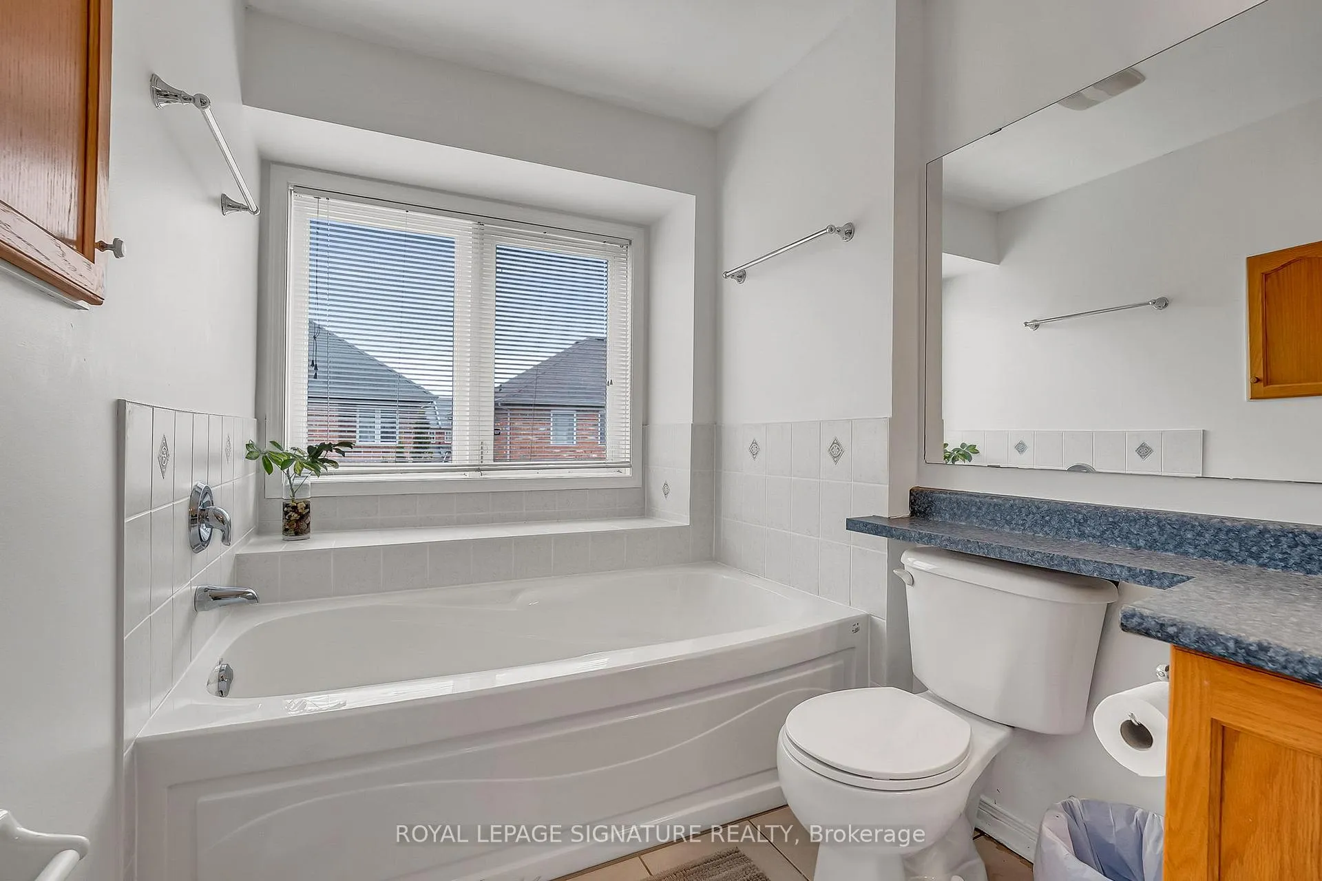 Photo 23 of 17 Croker Drive, Ajax, South East — HOMEH
