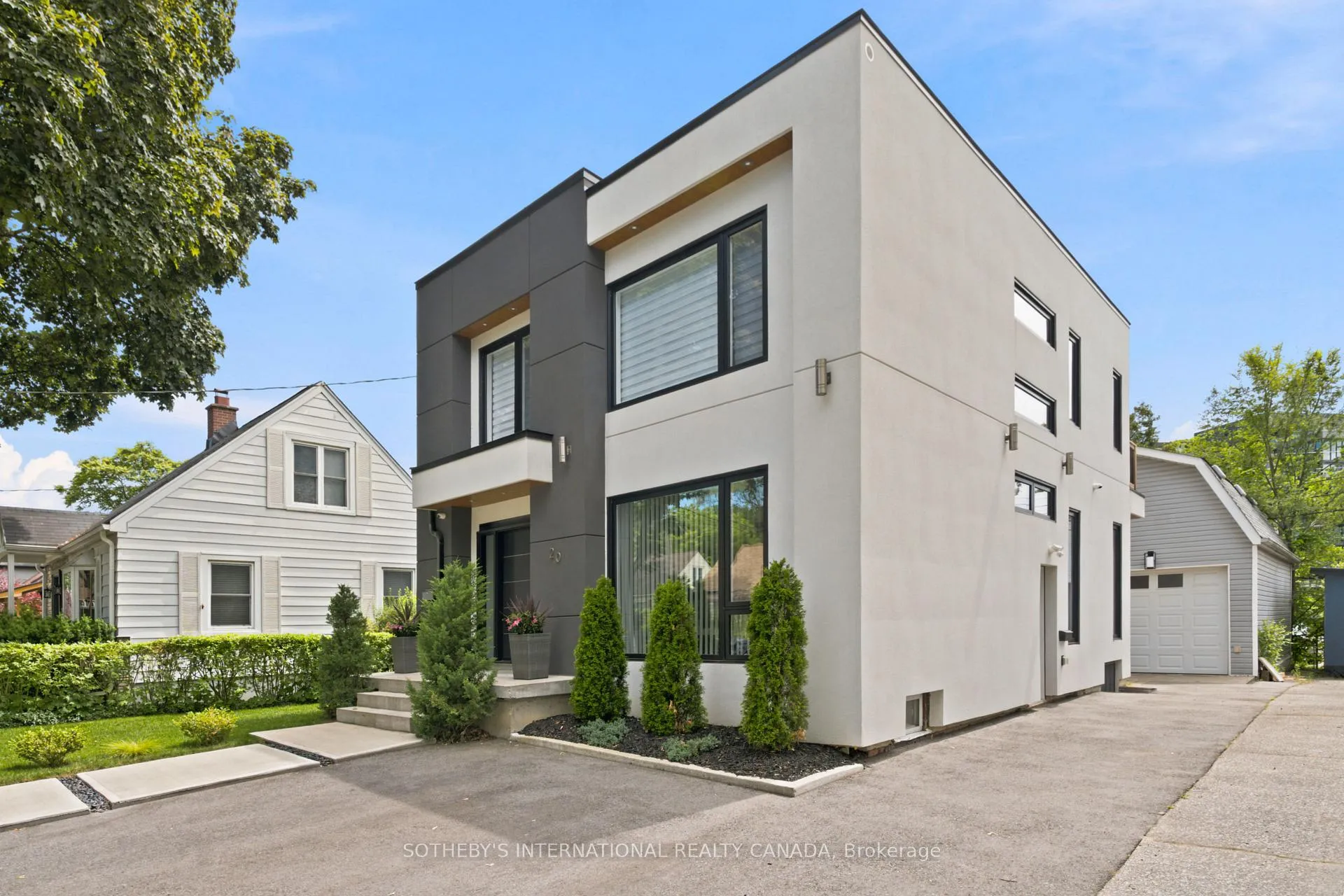 Photo 2 of 20 Uno Drive, Etobicoke, Stonegate-Queensway — HOMEH