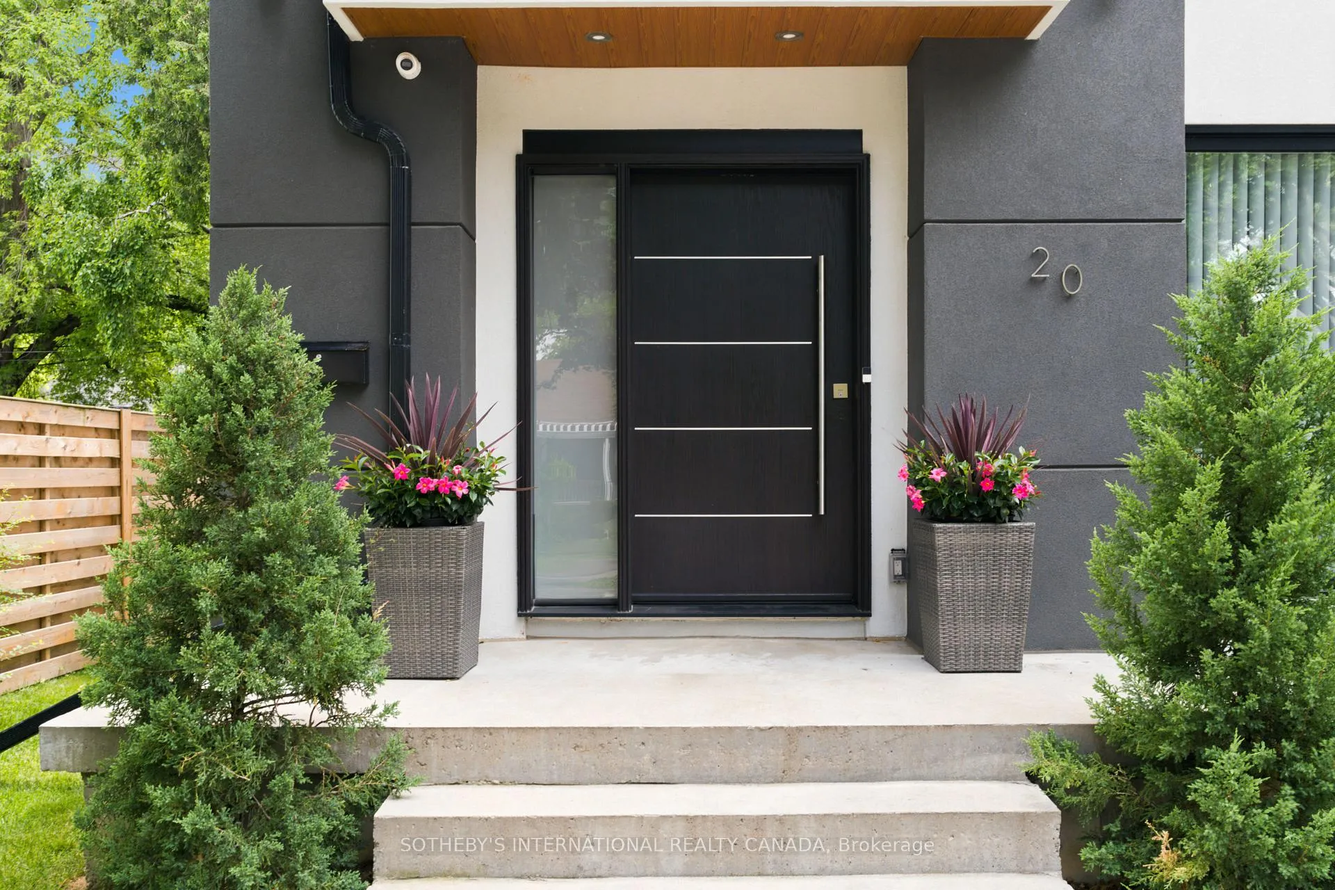 Photo 4 of 20 Uno Drive, Etobicoke, Stonegate-Queensway — HOMEH