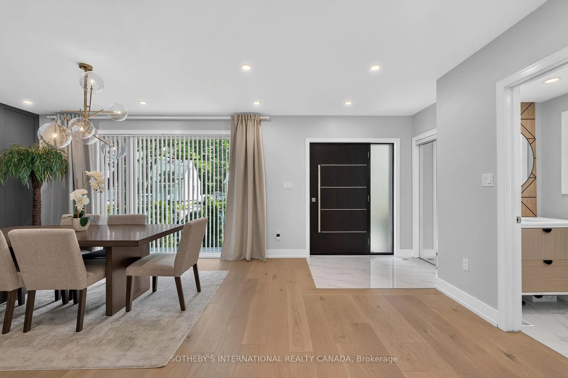 Photo 5 of 20 Uno Drive, Etobicoke, Stonegate-Queensway — HOMEH