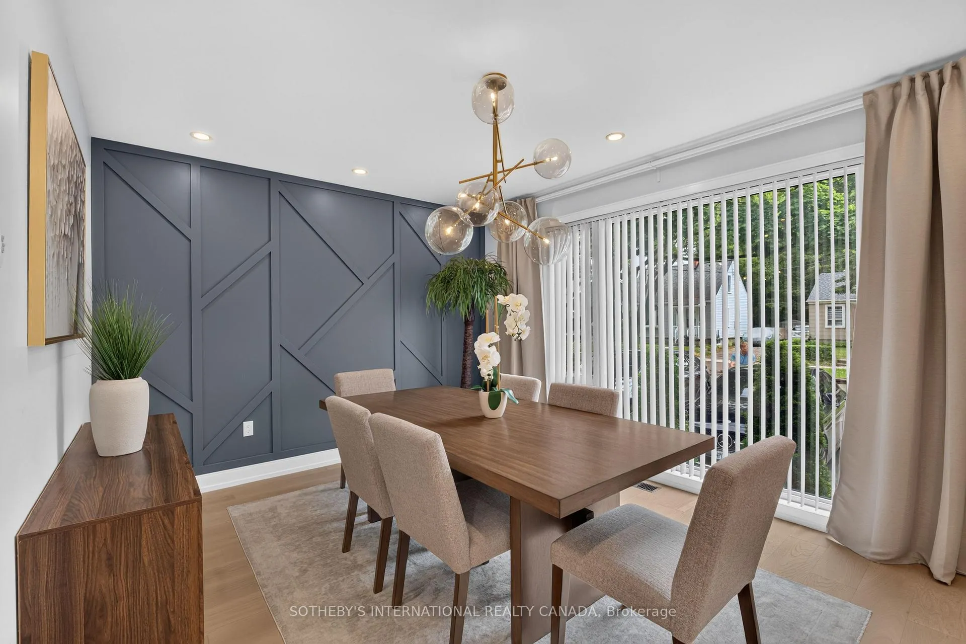 Photo 8 of 20 Uno Drive, Etobicoke, Stonegate-Queensway — HOMEH