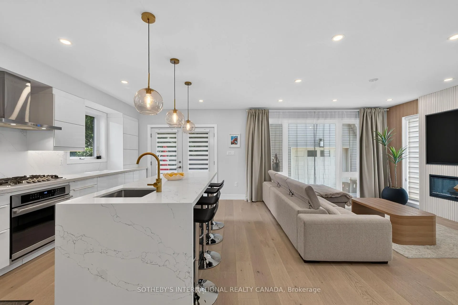 Photo 10 of 20 Uno Drive, Etobicoke, Stonegate-Queensway — HOMEH
