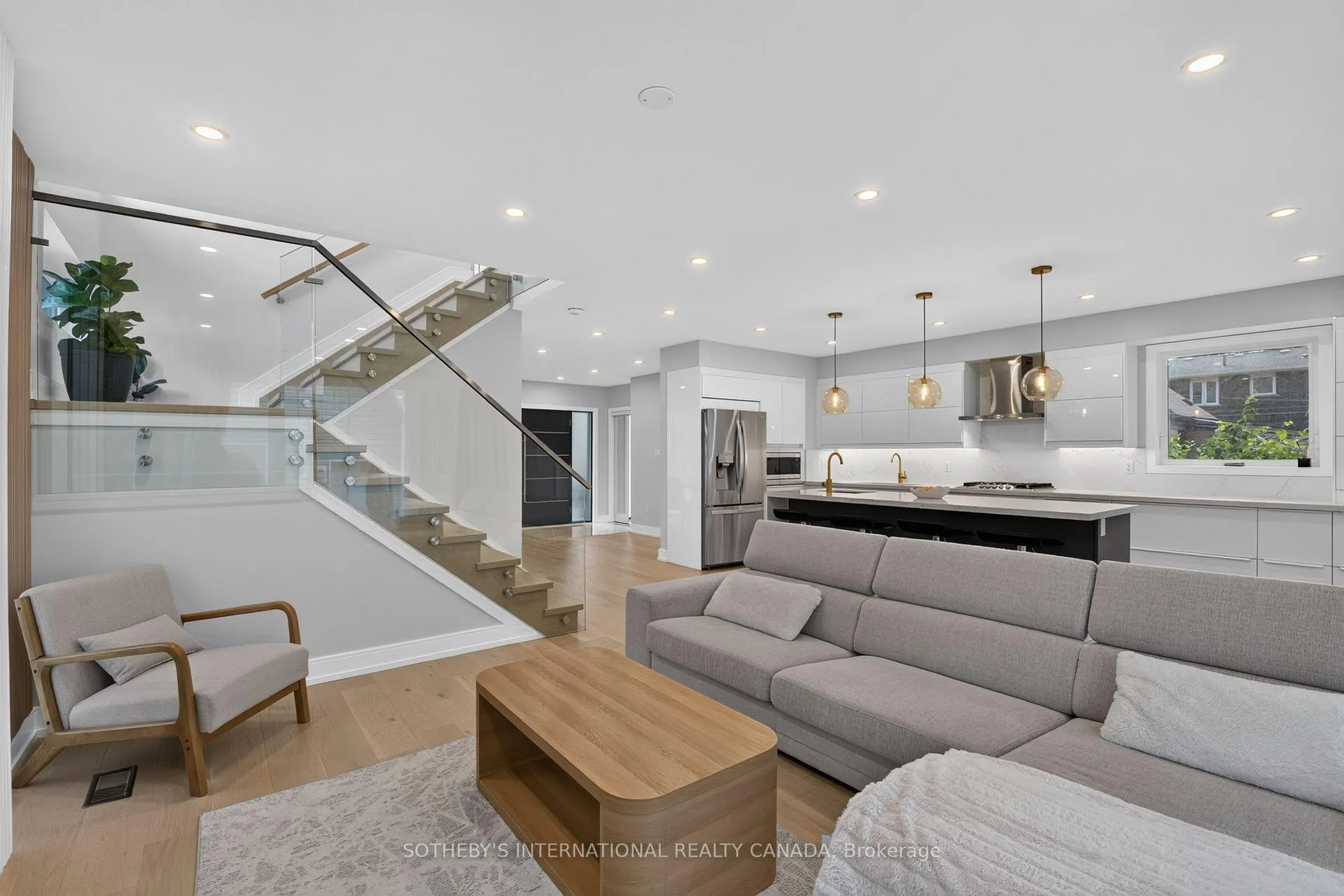 Photo 12 of 20 Uno Drive, Etobicoke, Stonegate-Queensway — HOMEH