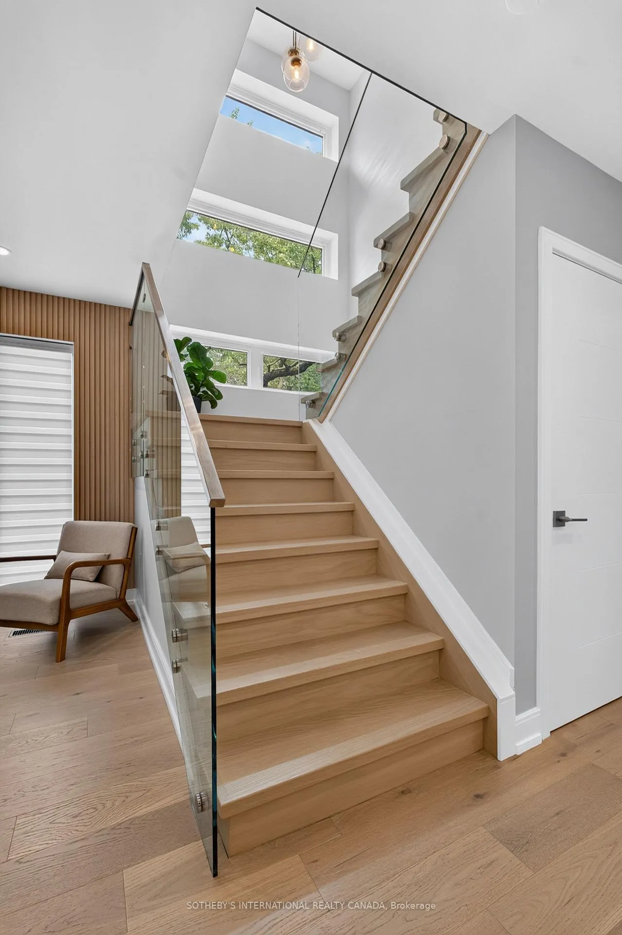 Photo 22 of 20 Uno Drive, Etobicoke, Stonegate-Queensway — HOMEH