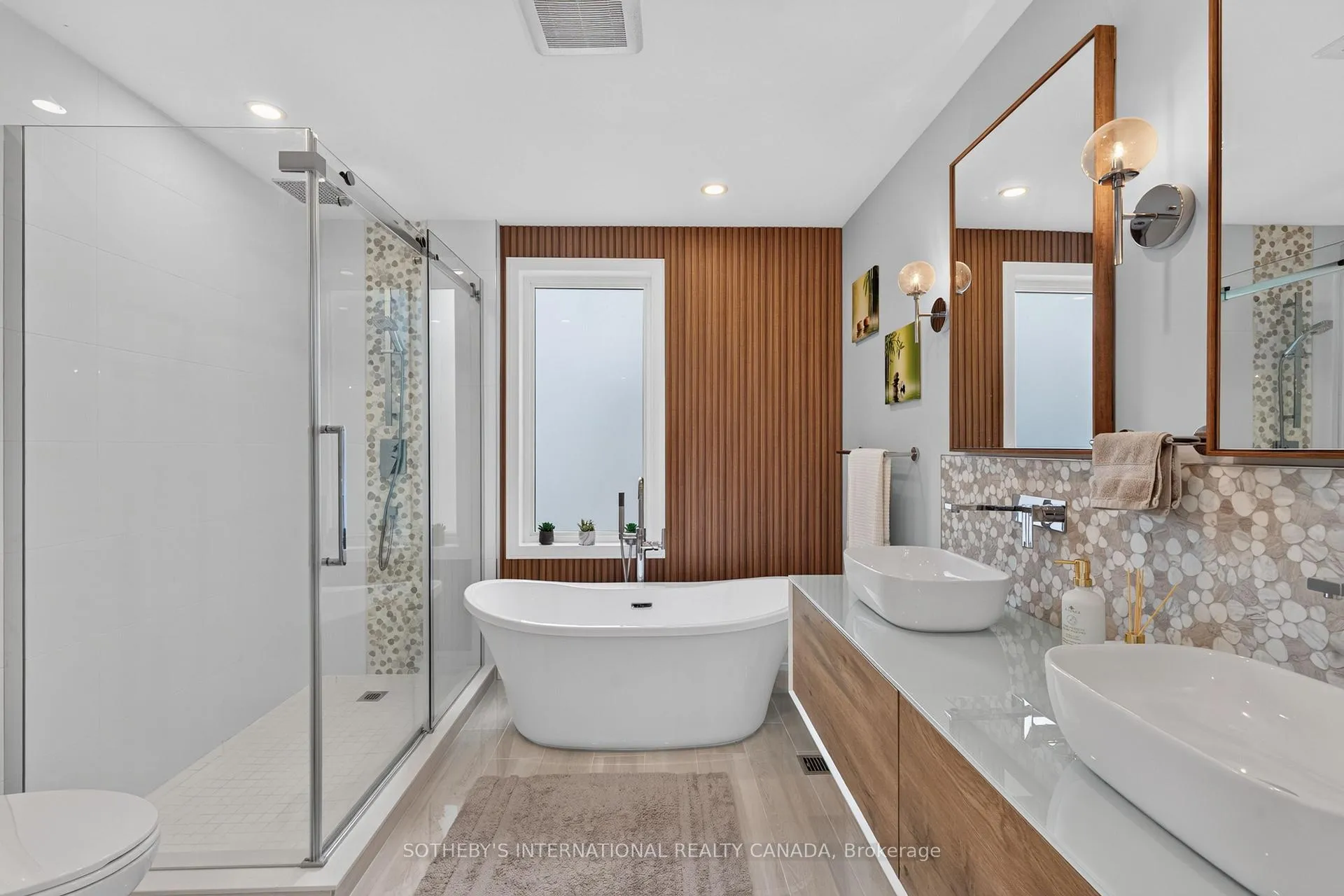 Photo 27 of 20 Uno Drive, Etobicoke, Stonegate-Queensway — HOMEH