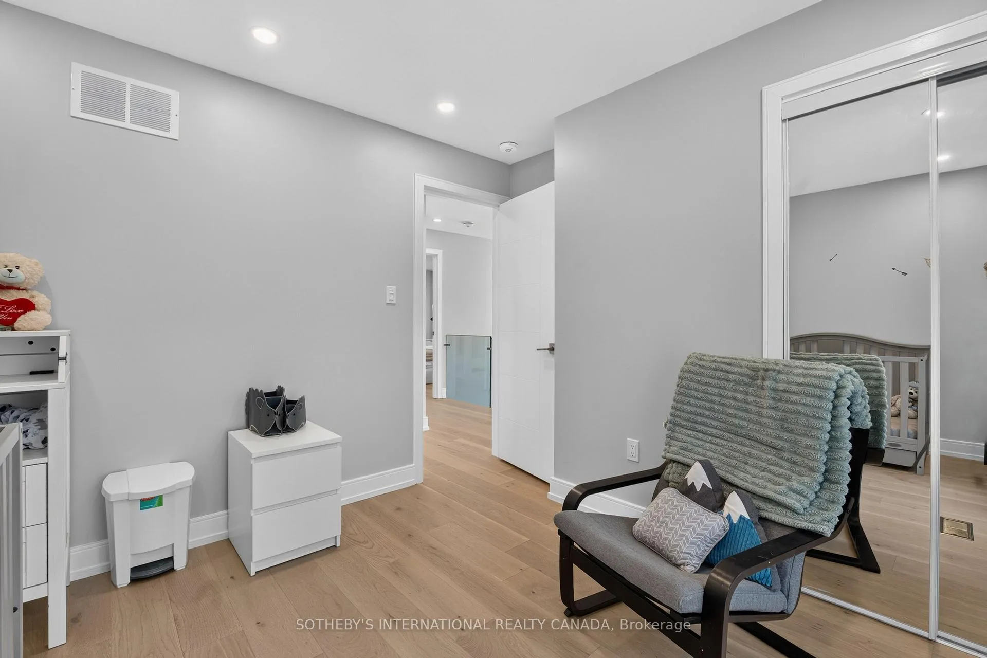Photo 31 of 20 Uno Drive, Etobicoke, Stonegate-Queensway — HOMEH