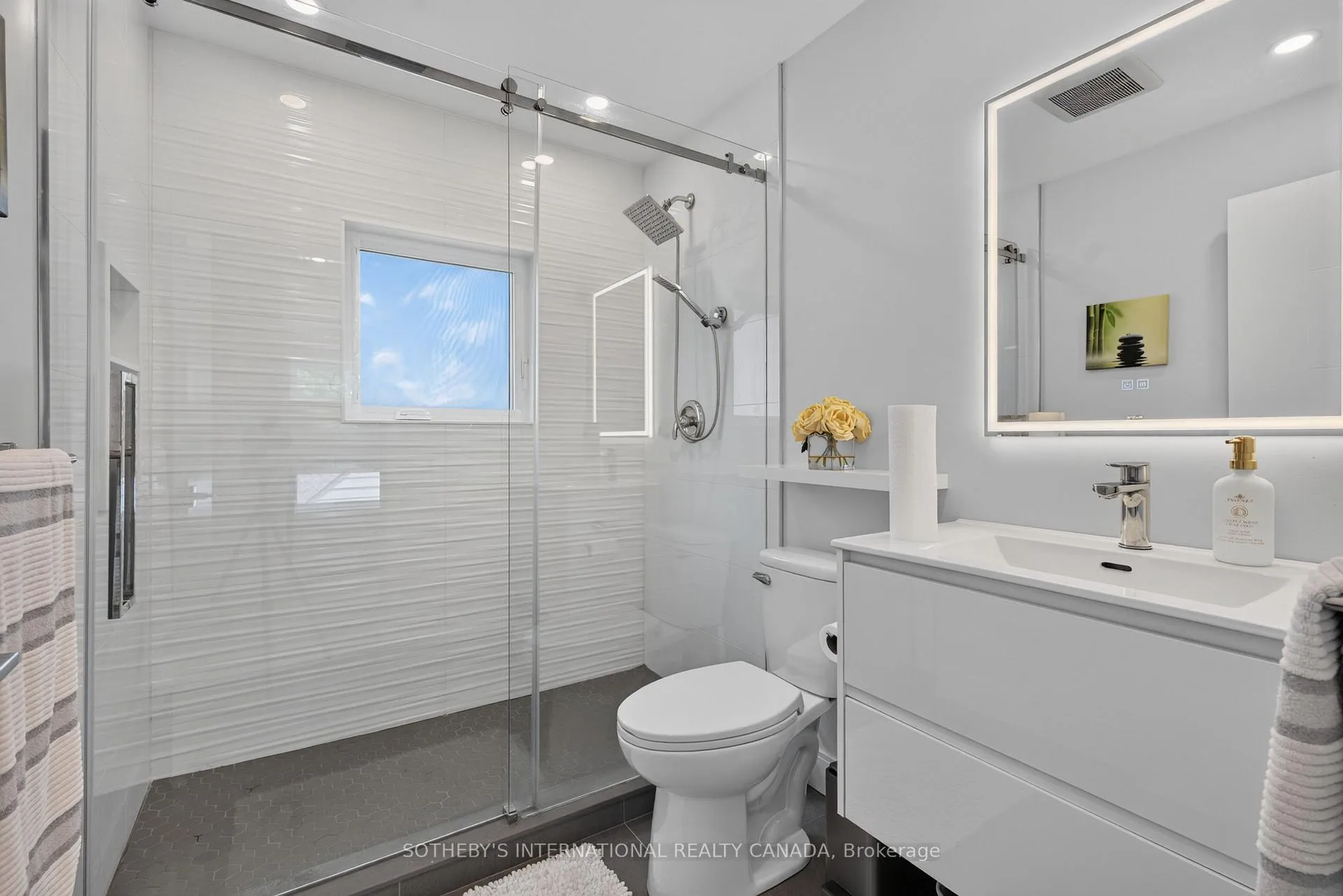 Photo 32 of 20 Uno Drive, Etobicoke, Stonegate-Queensway — HOMEH