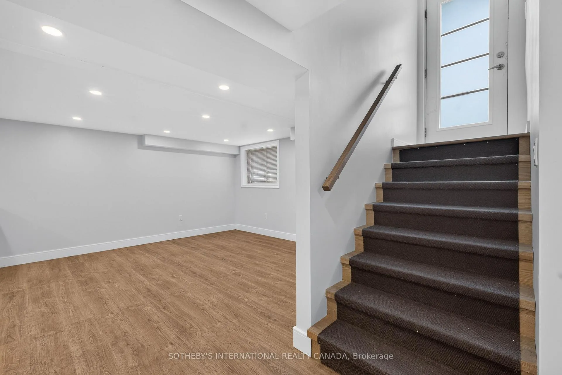 Photo 34 of 20 Uno Drive, Etobicoke, Stonegate-Queensway — HOMEH