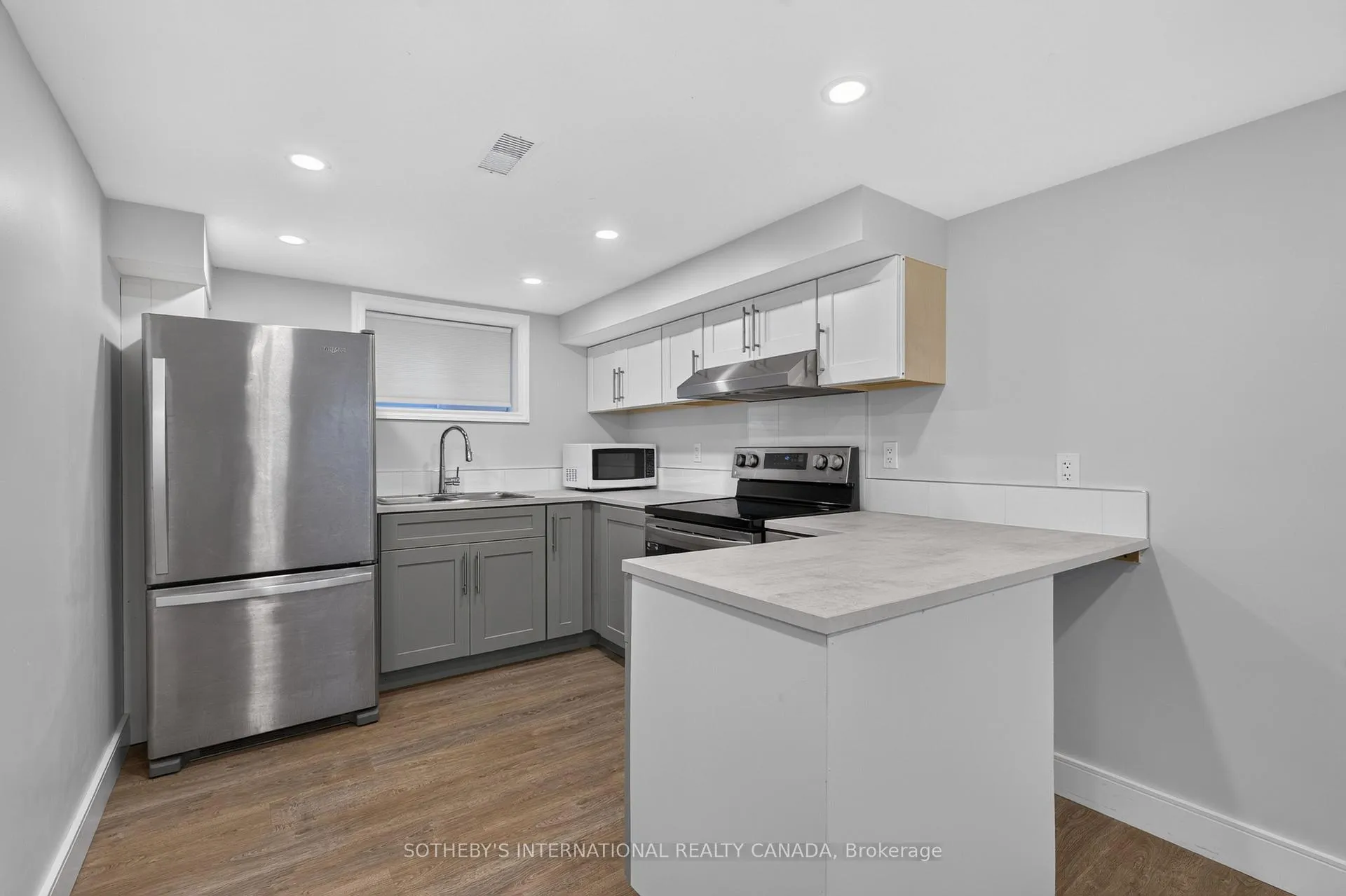 Photo 36 of 20 Uno Drive, Etobicoke, Stonegate-Queensway — HOMEH