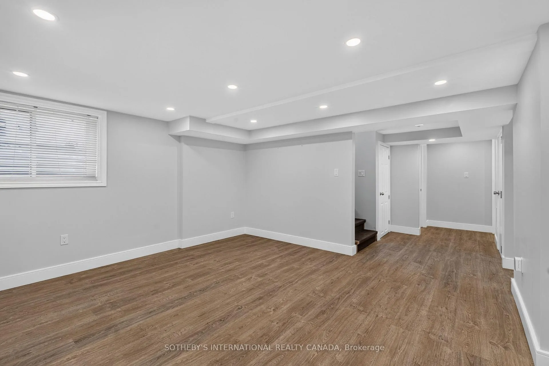 Photo 37 of 20 Uno Drive, Etobicoke, Stonegate-Queensway — HOMEH