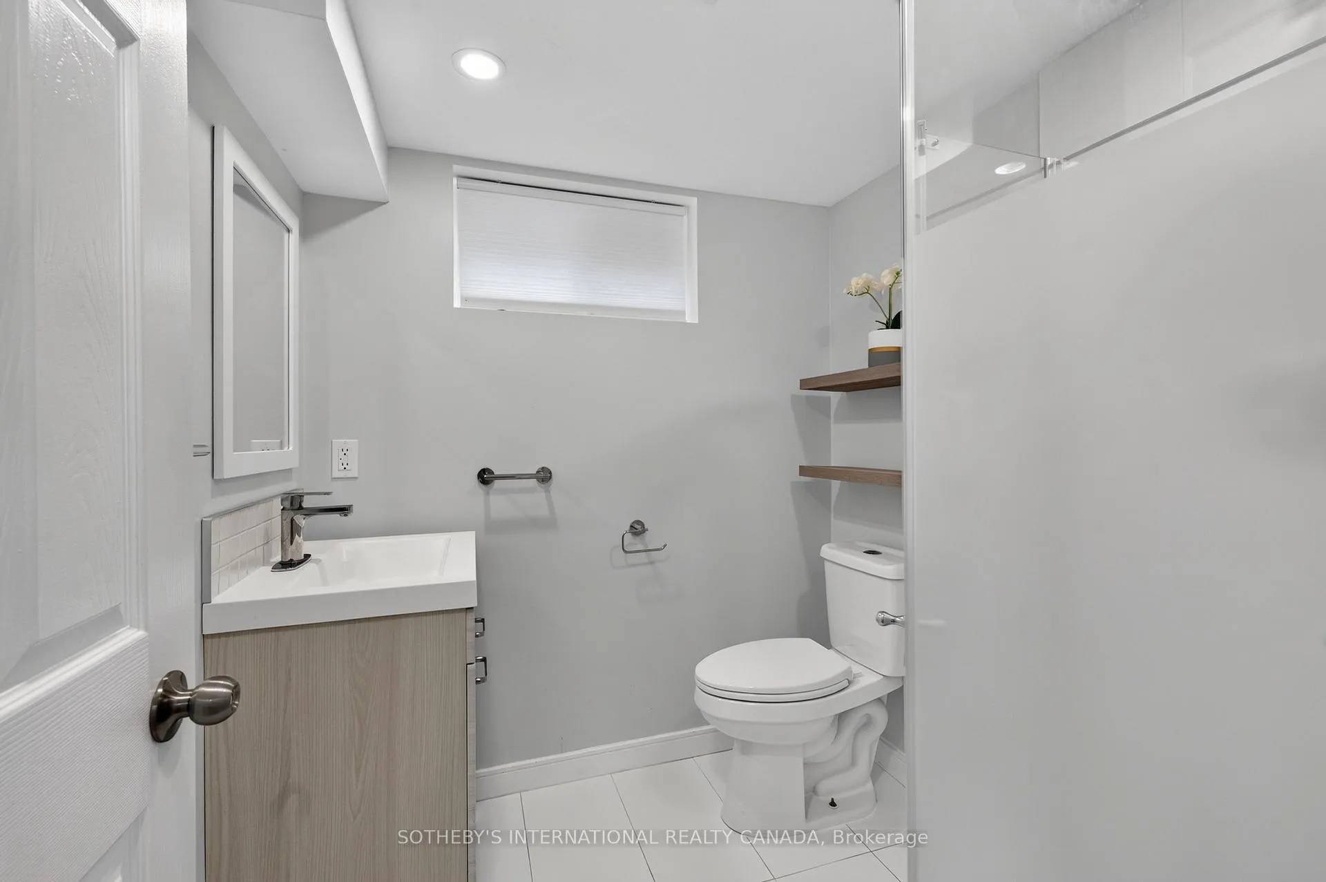 Photo 38 of 20 Uno Drive, Etobicoke, Stonegate-Queensway — HOMEH