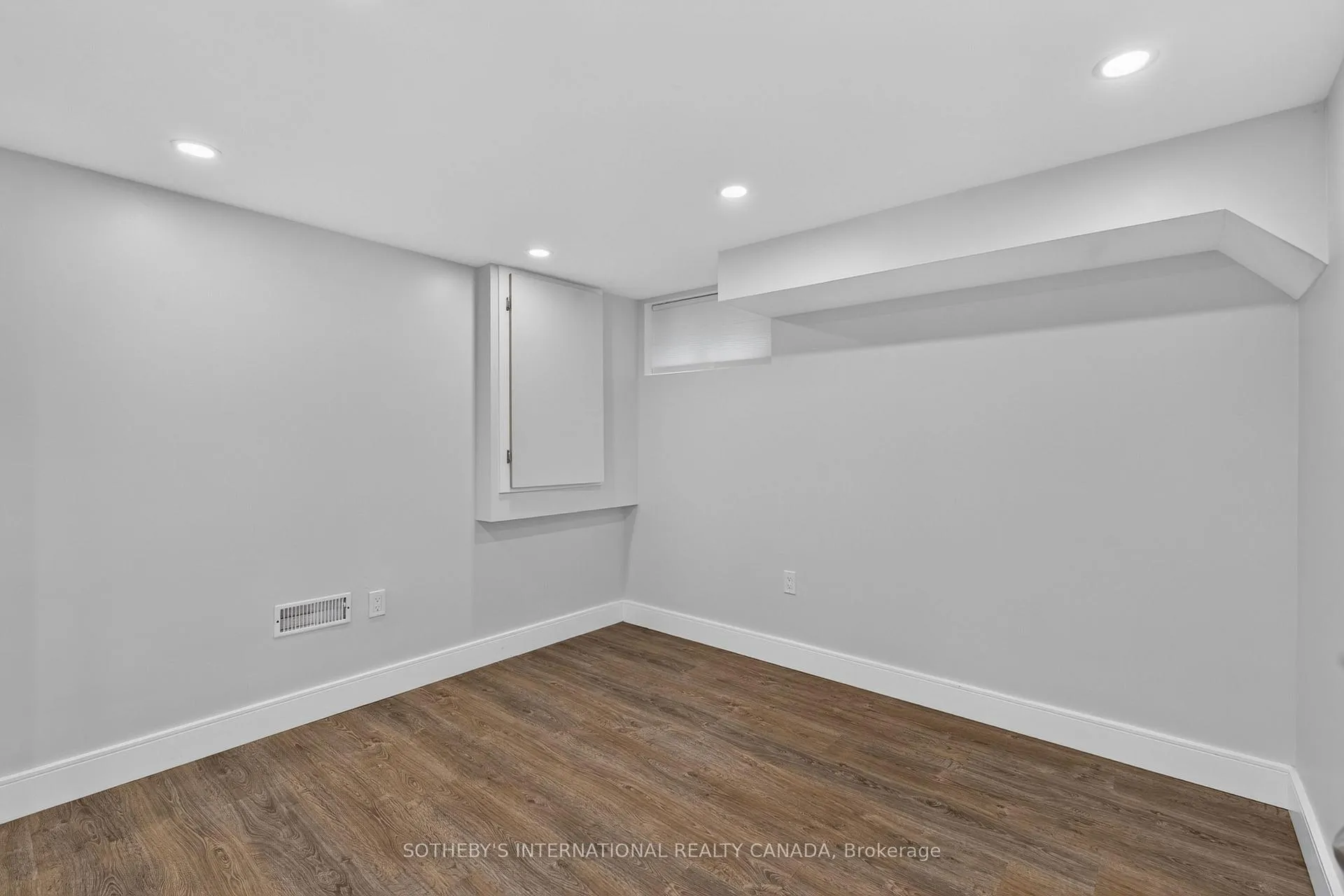 Photo 39 of 20 Uno Drive, Etobicoke, Stonegate-Queensway — HOMEH