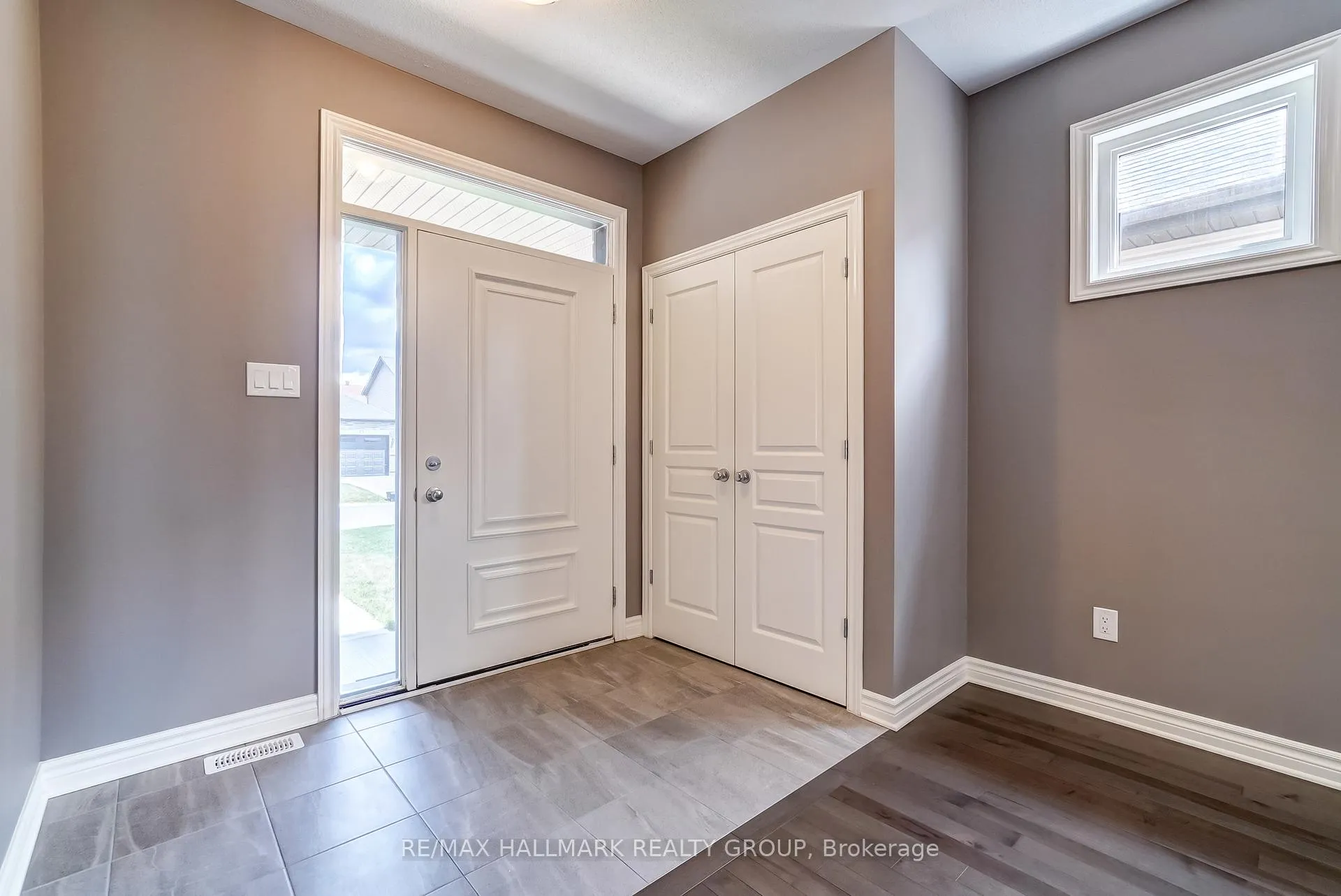 Photo 4 of 1110 Beckett Crescent, Ottawa, Stittsville (South) — HOMEH