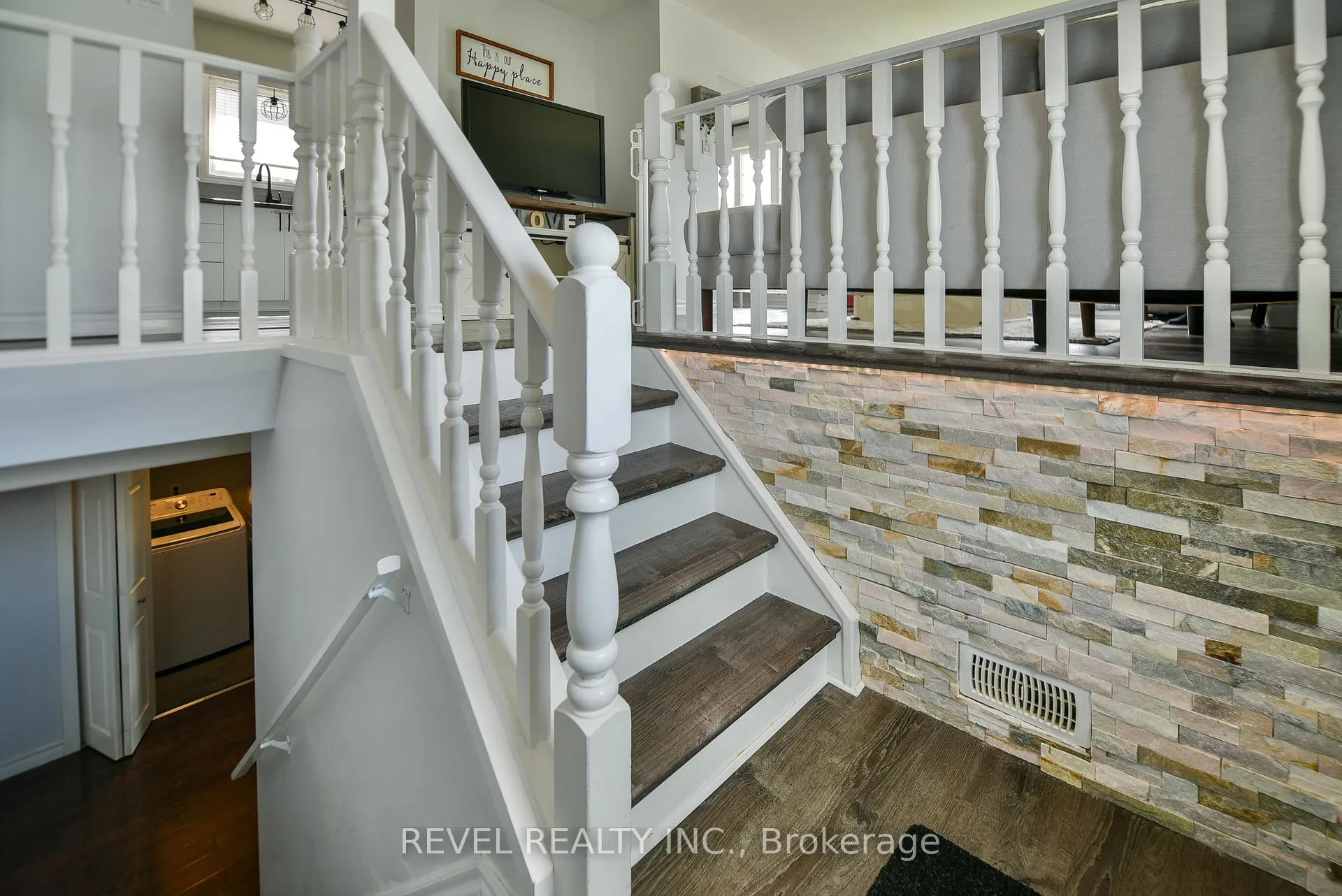 Photo 2 of 1213 Lozanne Crescent, Timmins, TNW - Riverpark — HOMEH