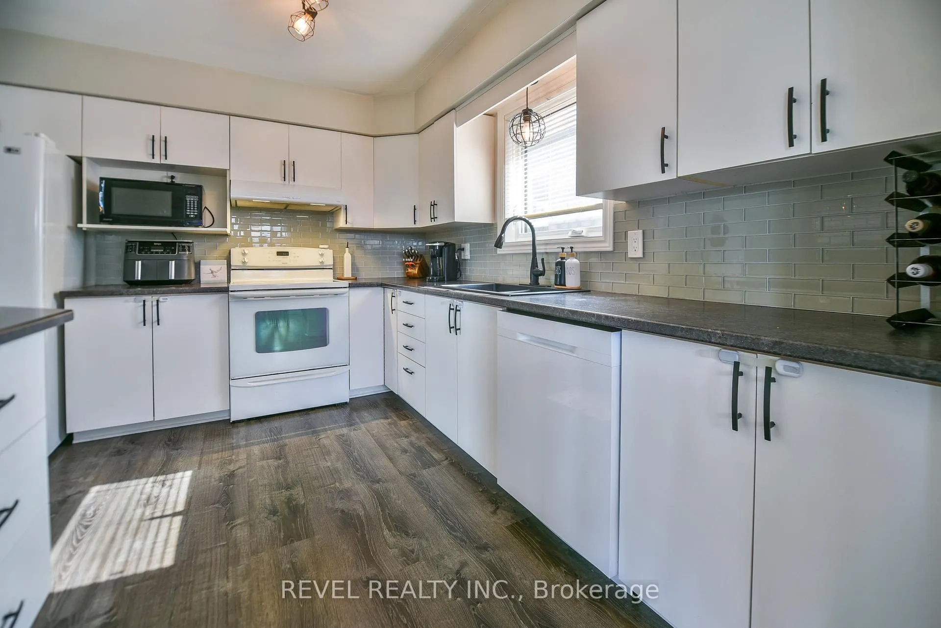 Photo 8 of 1213 Lozanne Crescent, Timmins, TNW - Riverpark — HOMEH