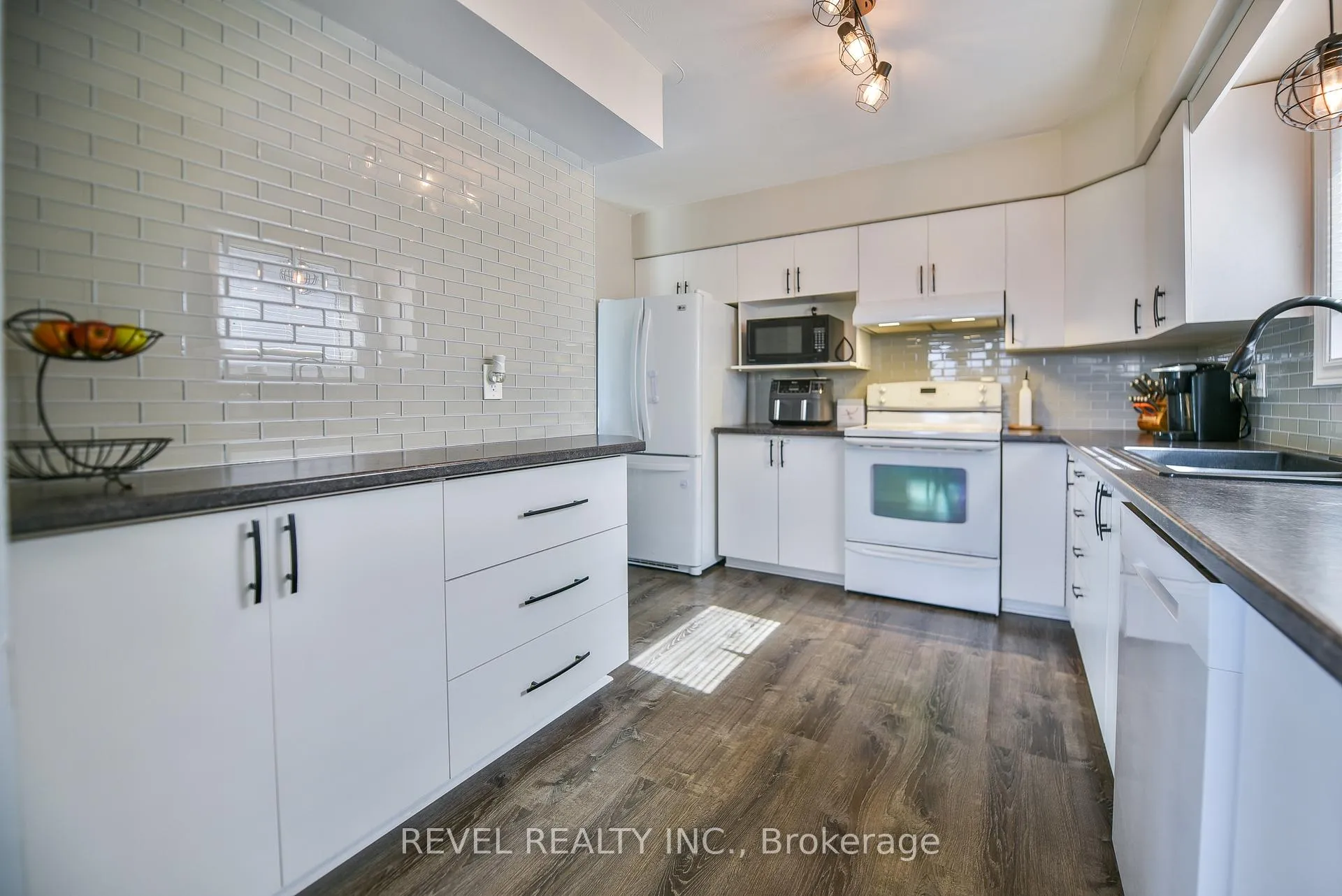Photo 9 of 1213 Lozanne Crescent, Timmins, TNW - Riverpark — HOMEH