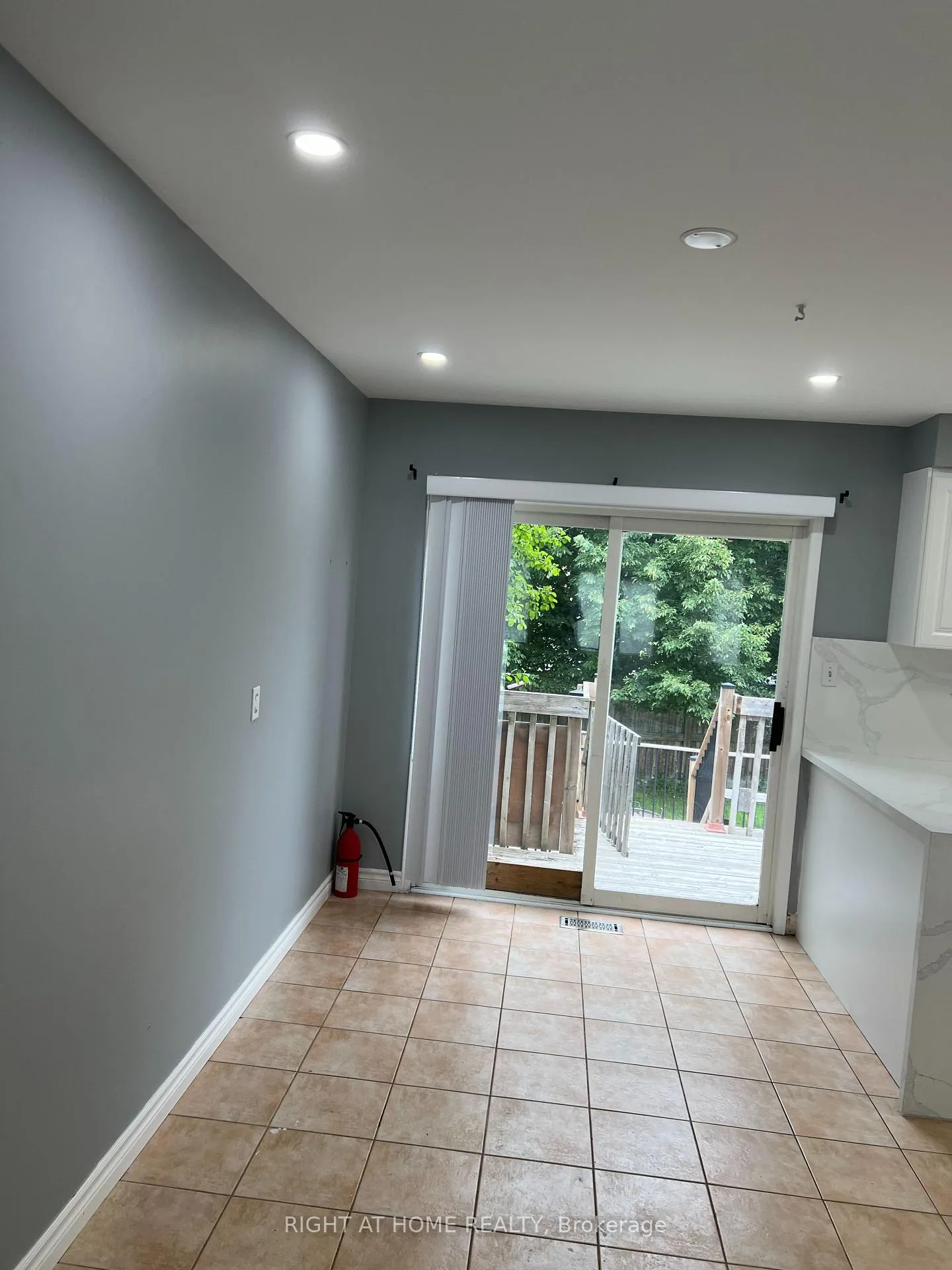 Photo 3 of 2023 Valewood Court, Oshawa, Kedron — HOMEH