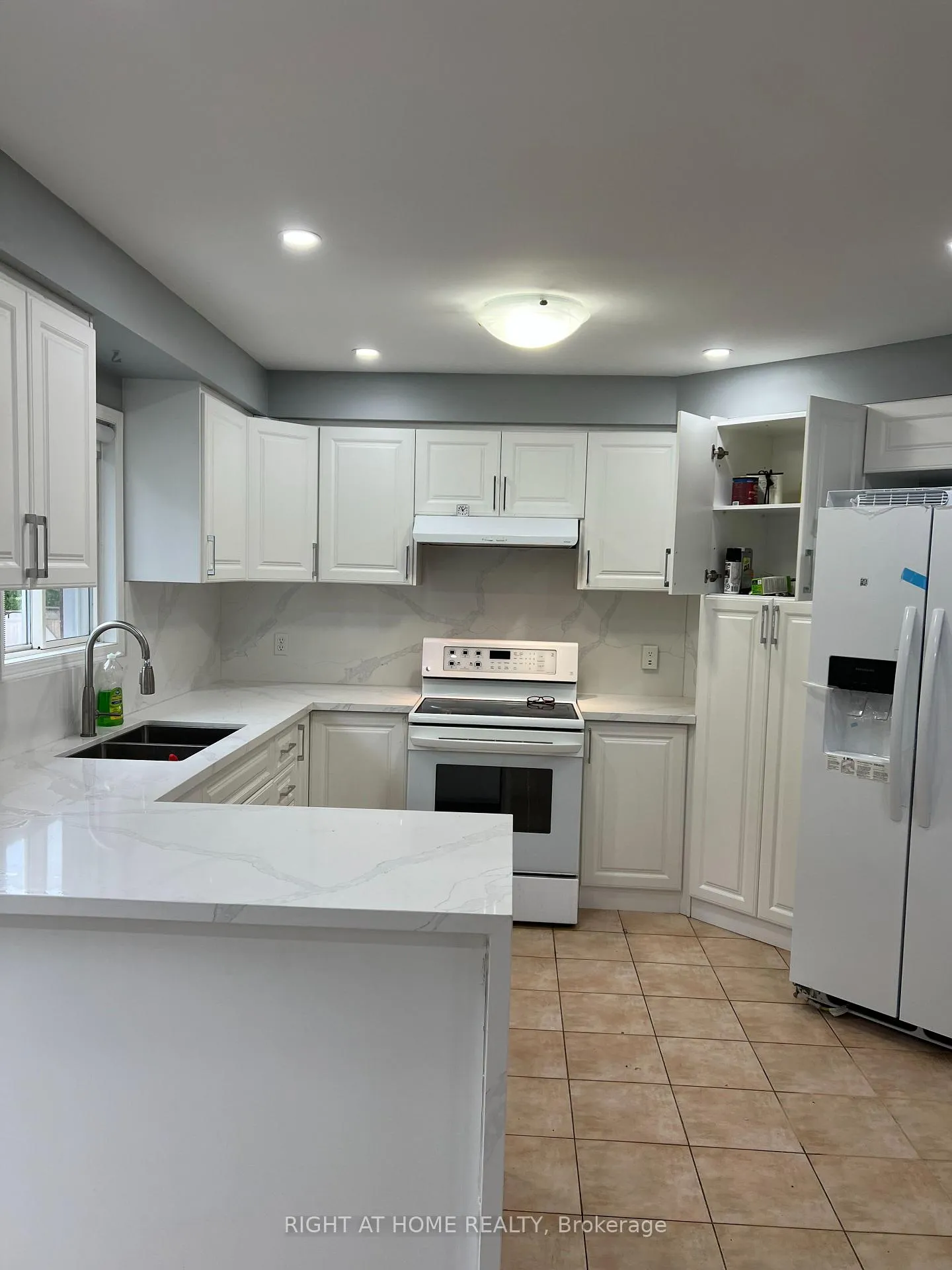Photo 7 of 2023 Valewood Court, Oshawa, Kedron — HOMEH
