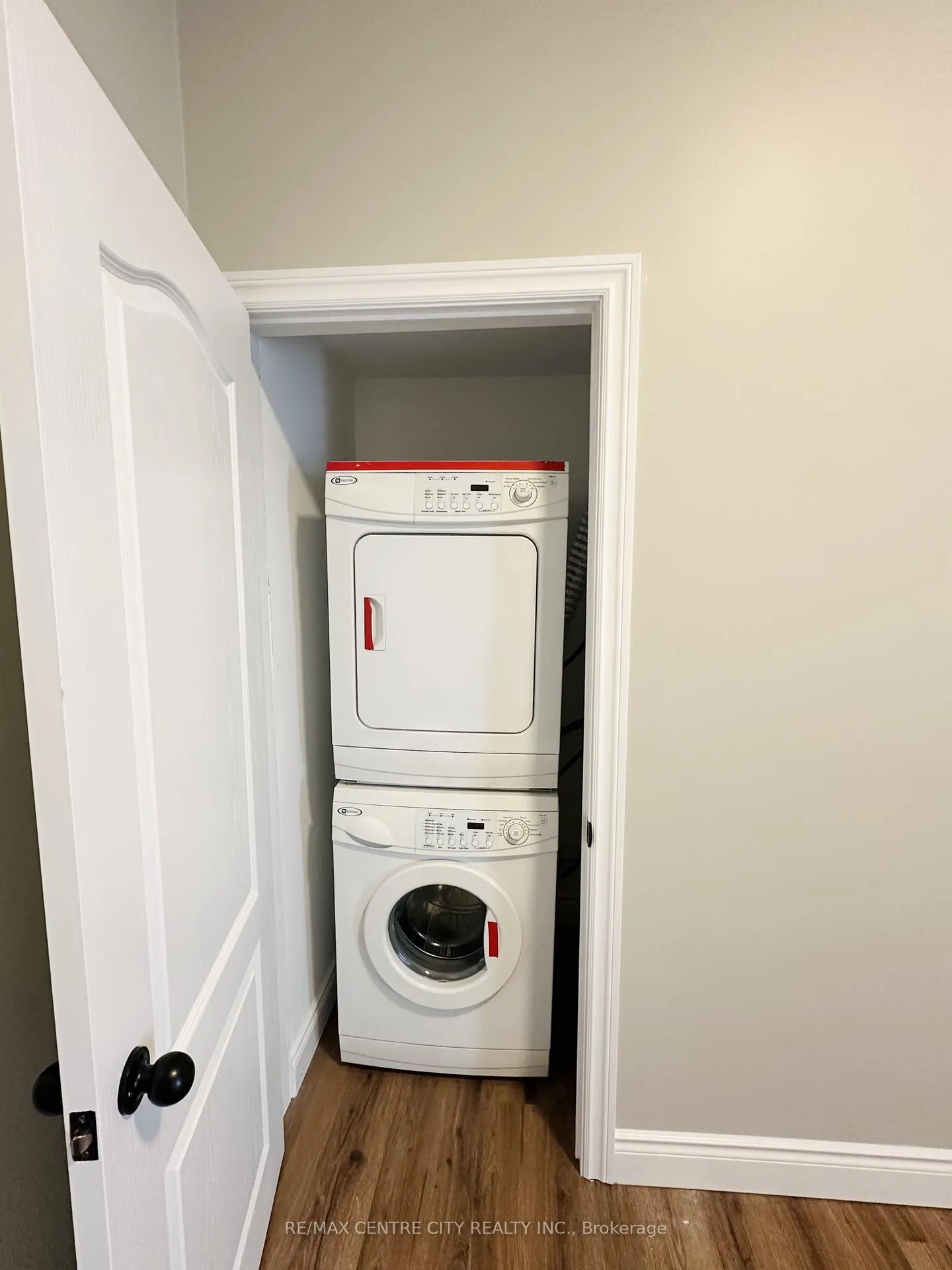 Photo 3 of Unit Unit 1, 81 Curtis Street, St. Thomas — HOMEH