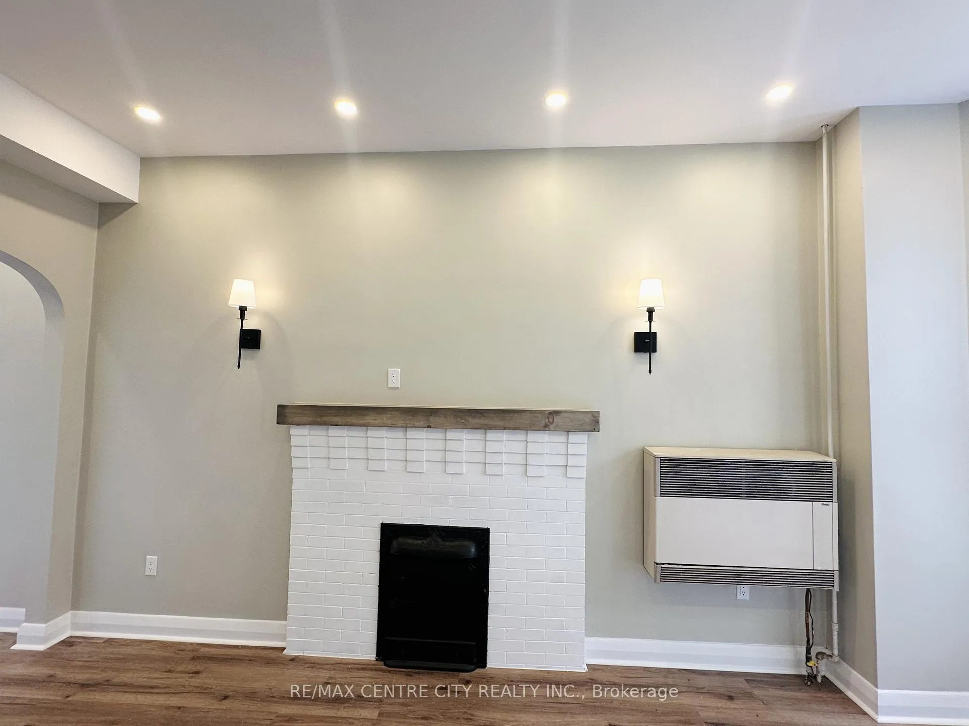 Photo 5 of Unit Unit 1, 81 Curtis Street, St. Thomas — HOMEH