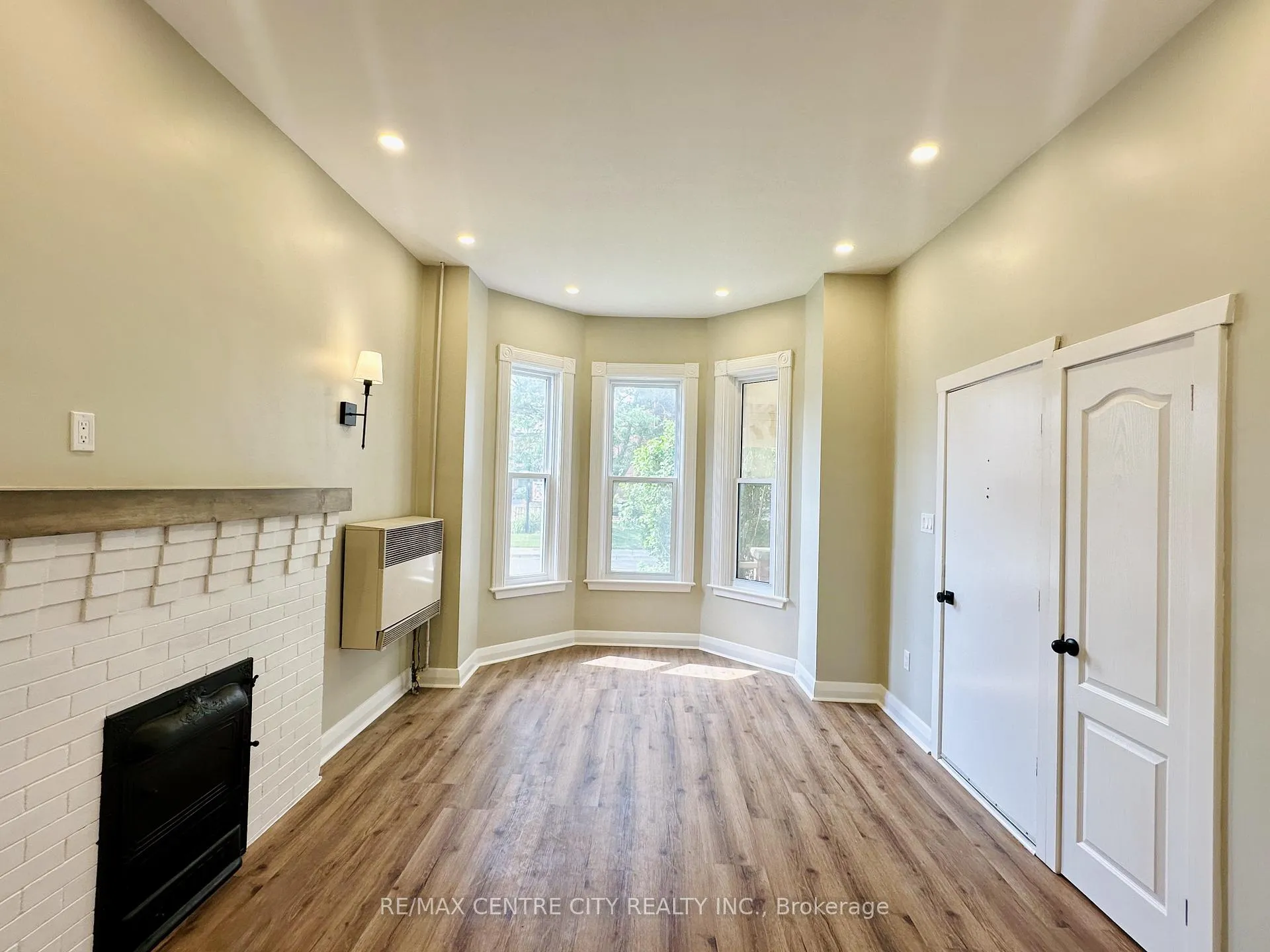 Photo 6 of Unit Unit 1, 81 Curtis Street, St. Thomas — HOMEH