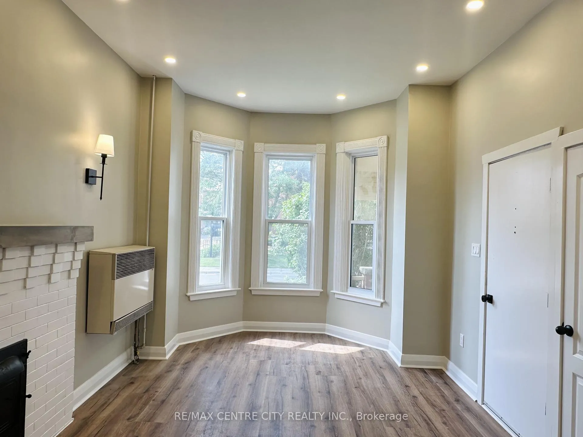 Photo 7 of Unit Unit 1, 81 Curtis Street, St. Thomas — HOMEH