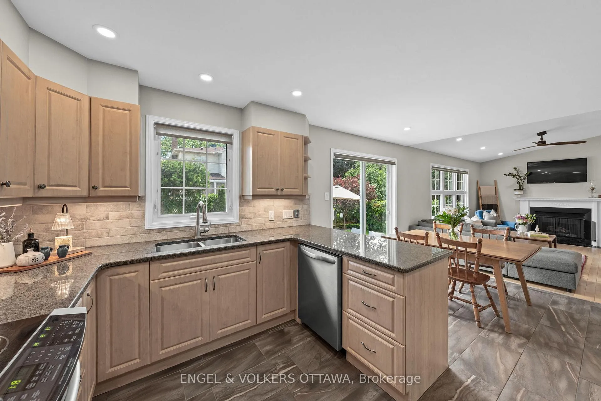 Photo 9 of 1448 Leblanc Drive, Ottawa, Chateauneuf — HOMEH